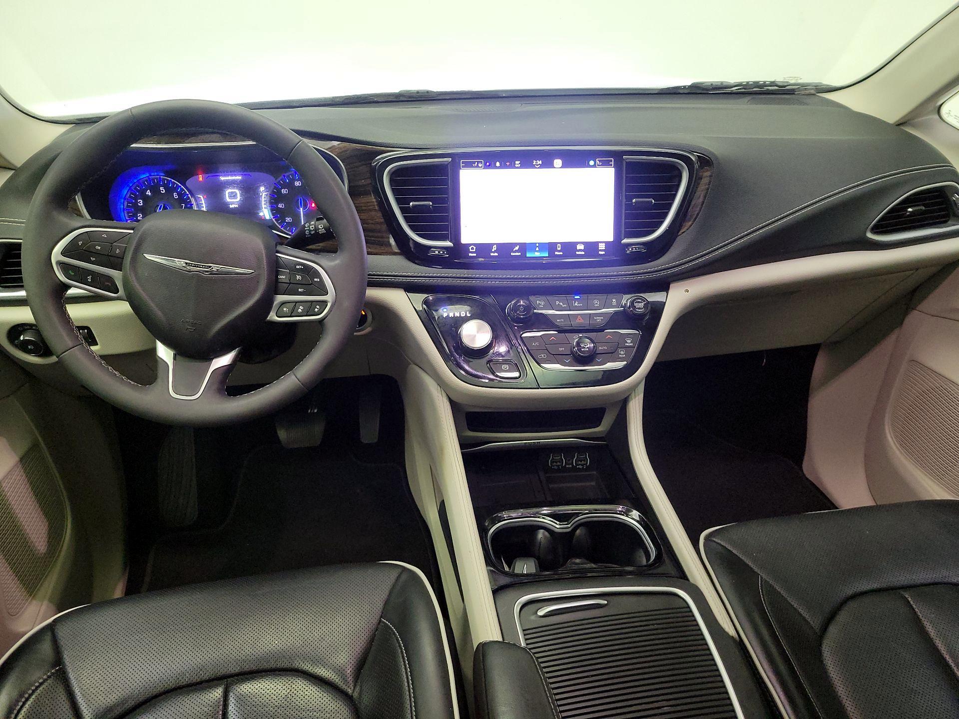 Thumbnail: 2023 Chrysler Pacifica - 9