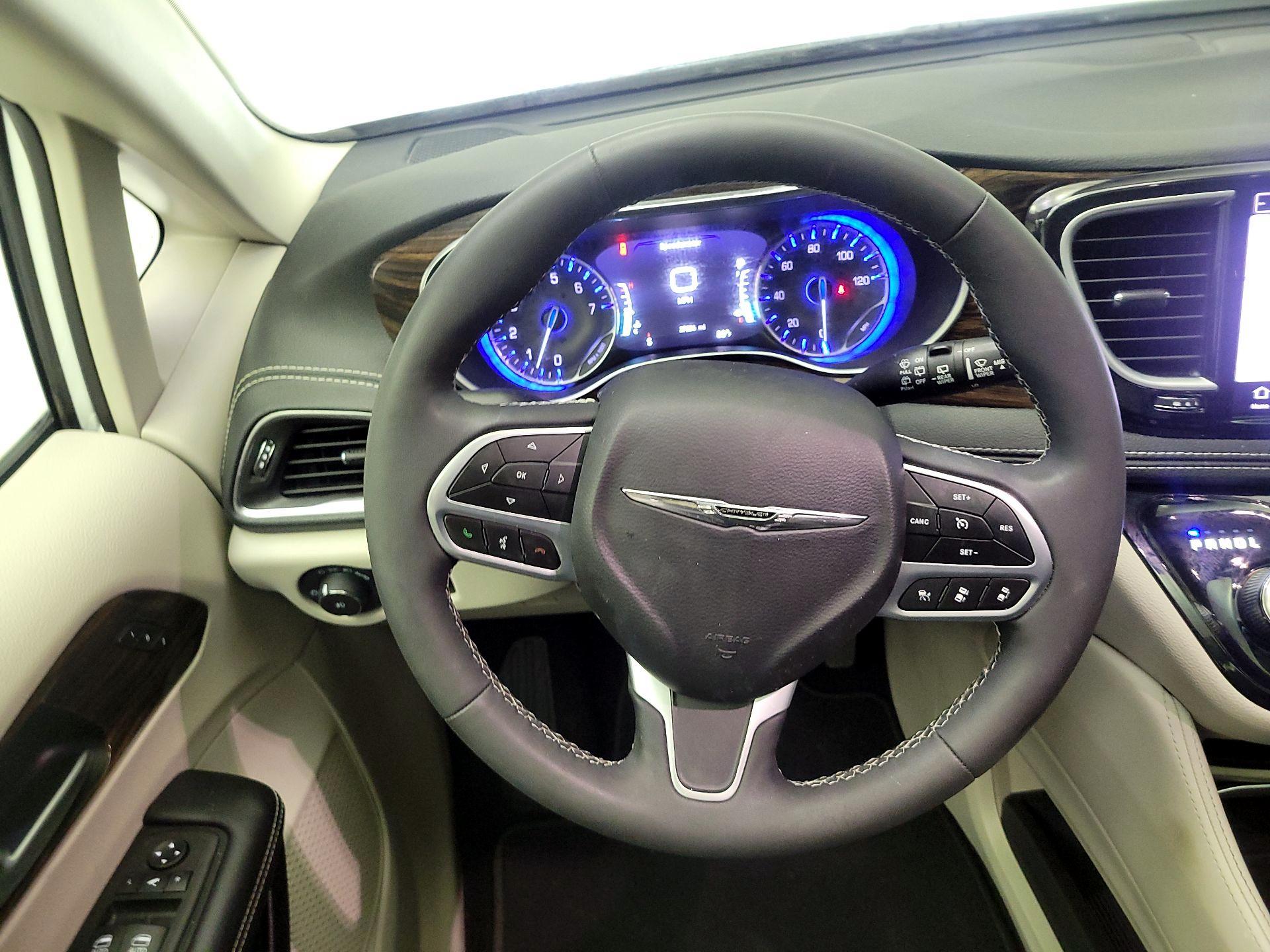 Thumbnail: 2023 Chrysler Pacifica - 10