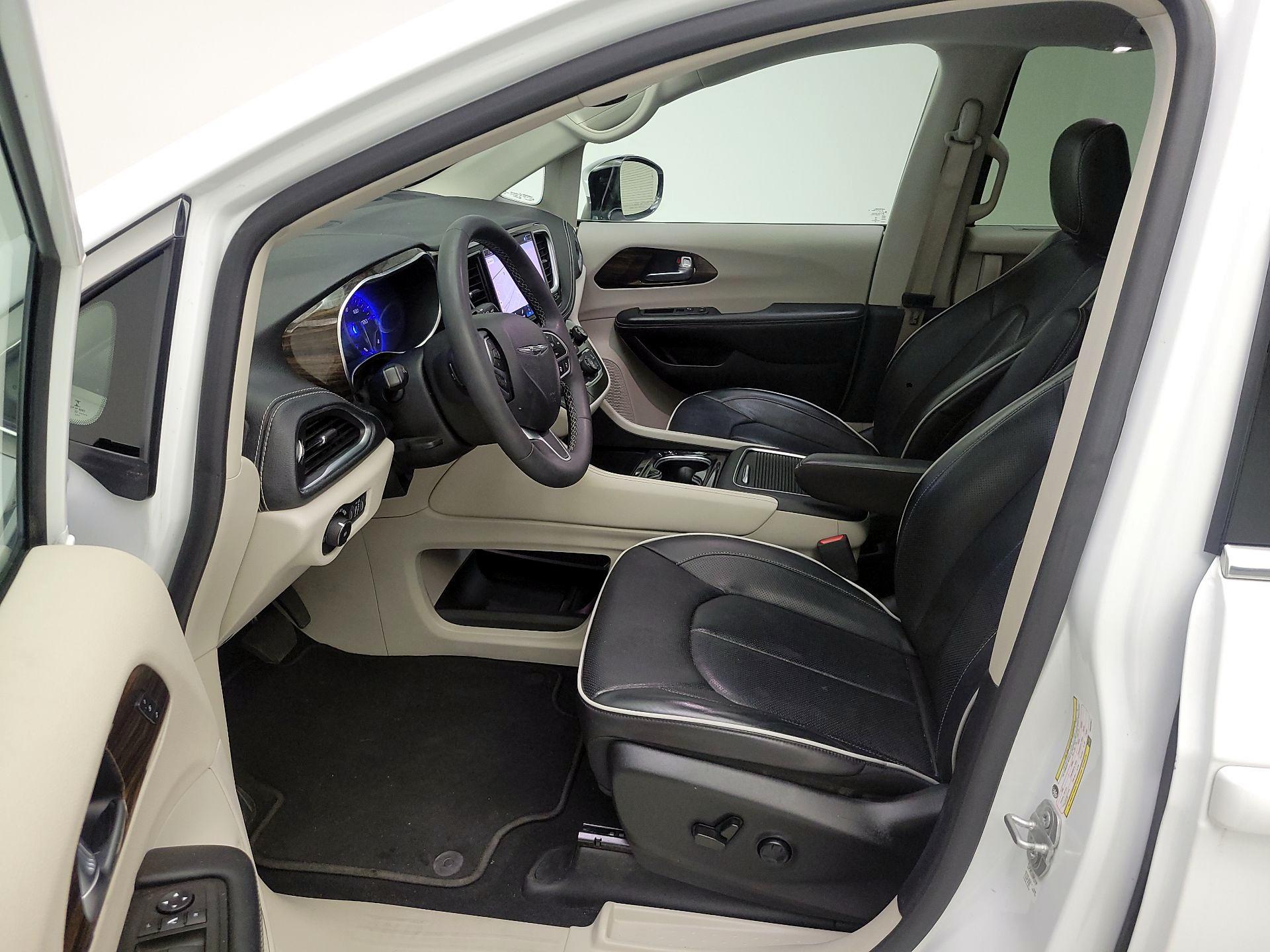 Thumbnail: 2023 Chrysler Pacifica - 11