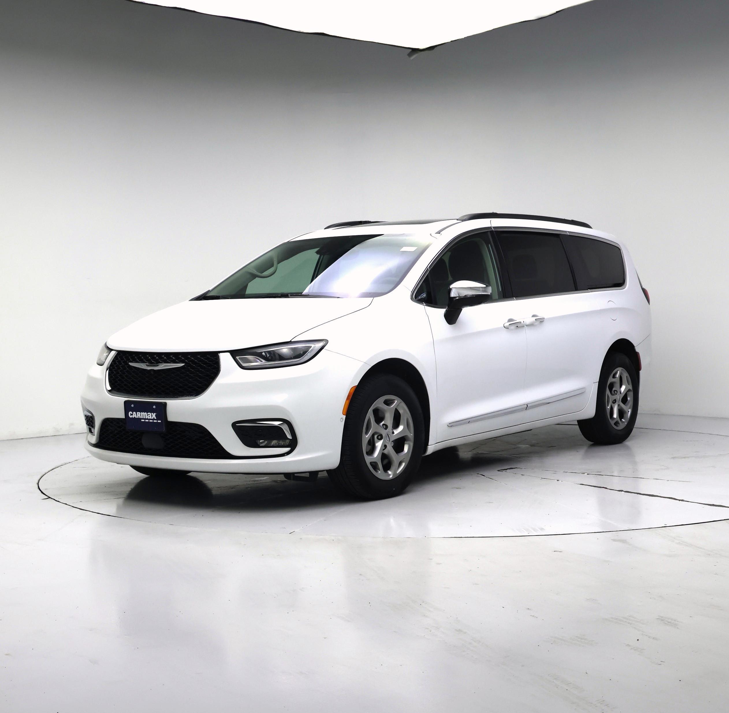 Thumbnail: 2023 Chrysler Pacifica - 4