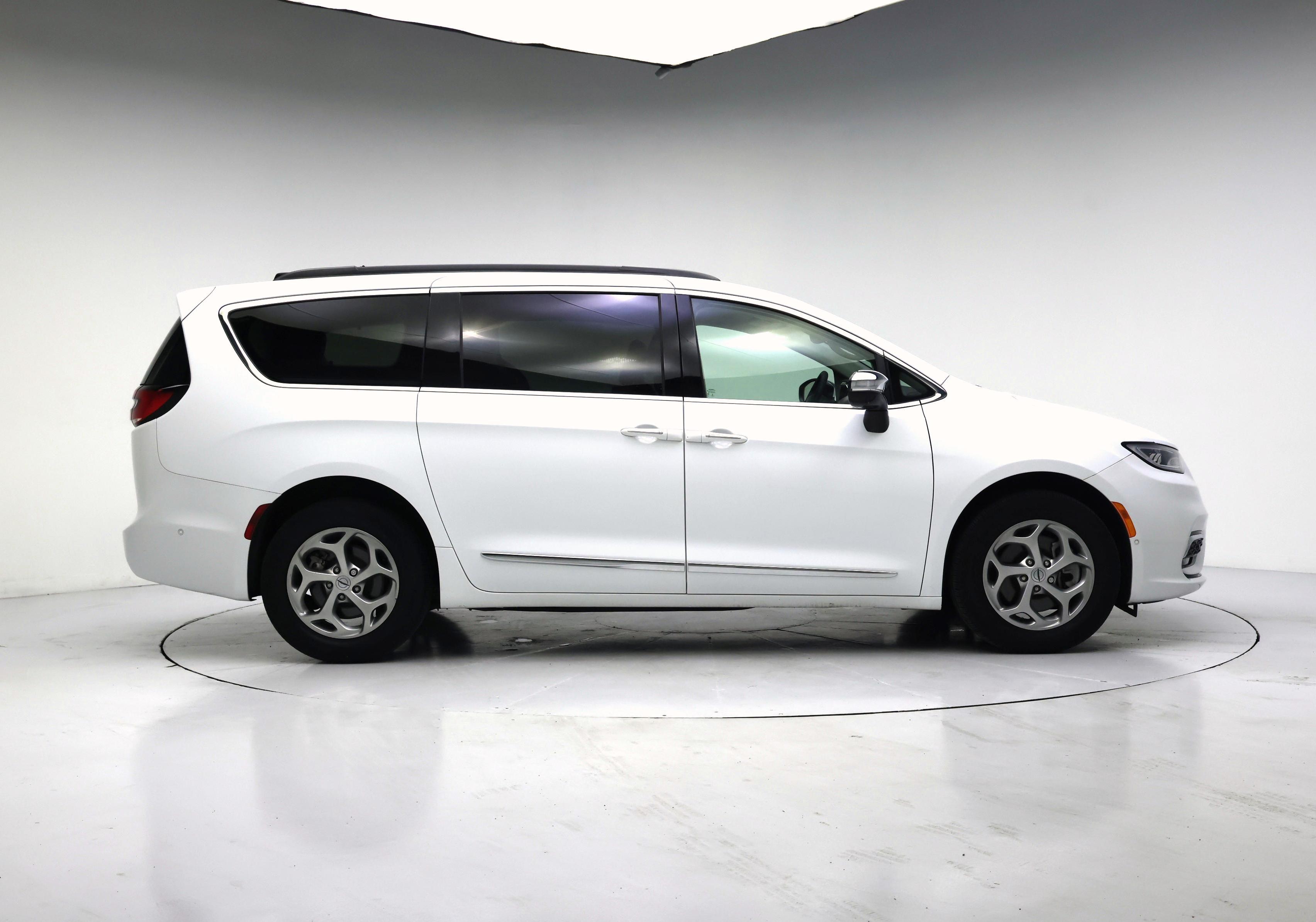 Thumbnail: 2023 Chrysler Pacifica - 7
