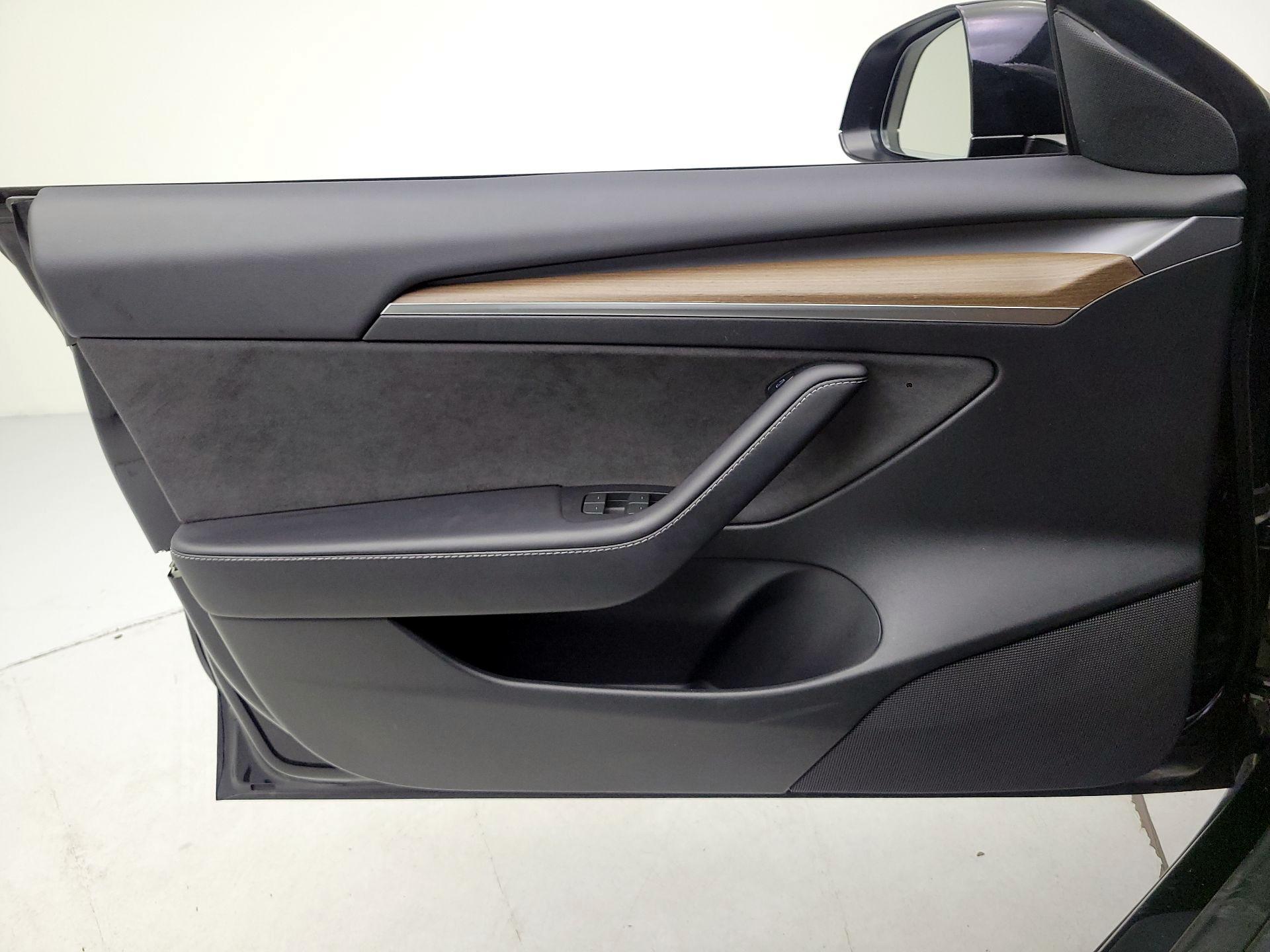Thumbnail: 2023 Tesla Model 3 - 12