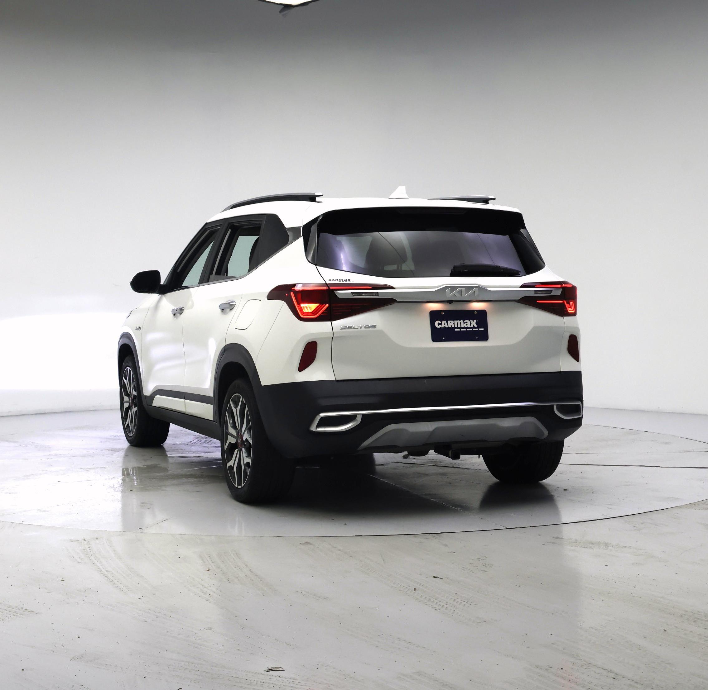 Thumbnail: 2023 Kia Seltos - 2
