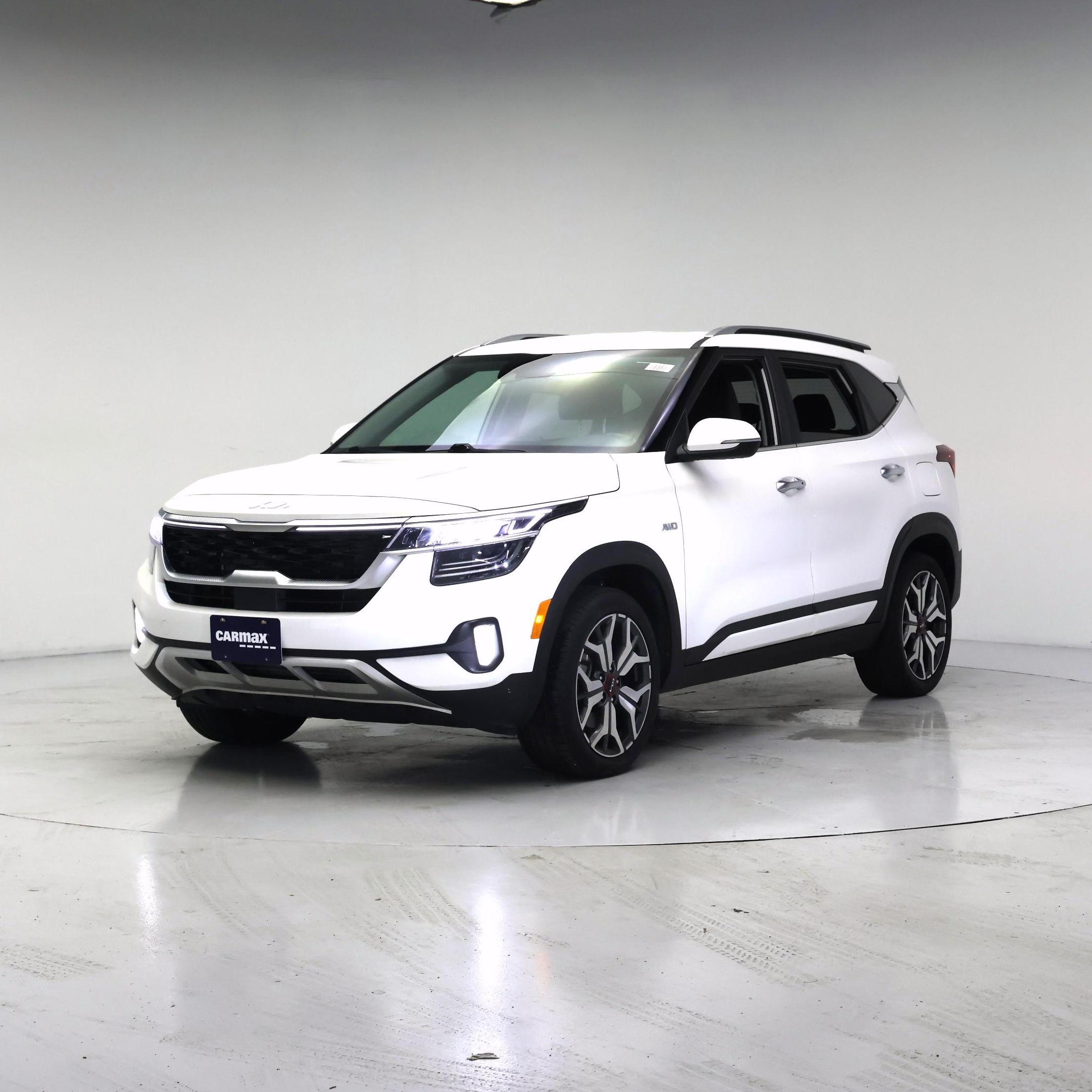 Thumbnail: 2023 Kia Seltos - 4