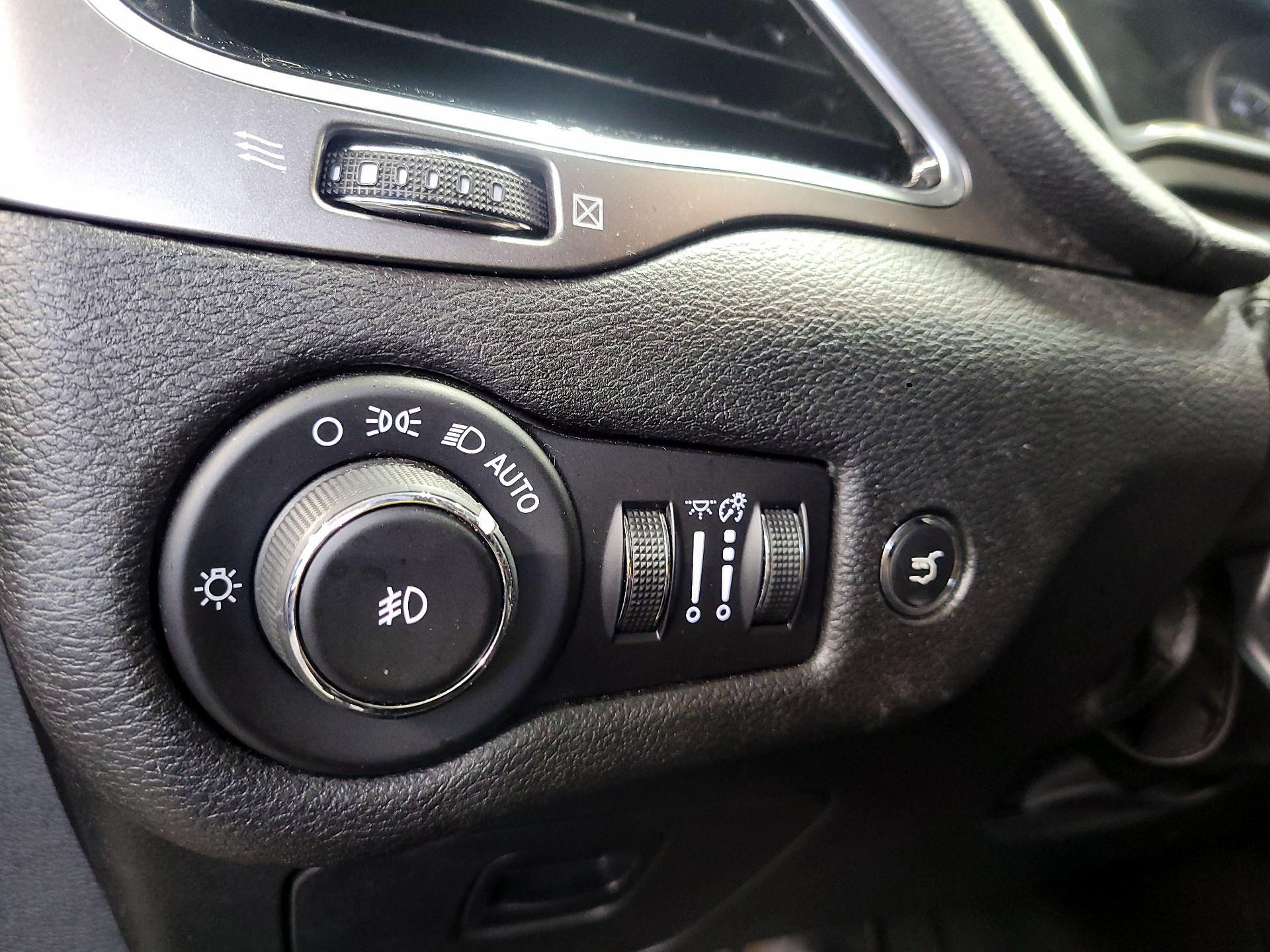 Thumbnail: 2019 Jeep Cherokee - 13