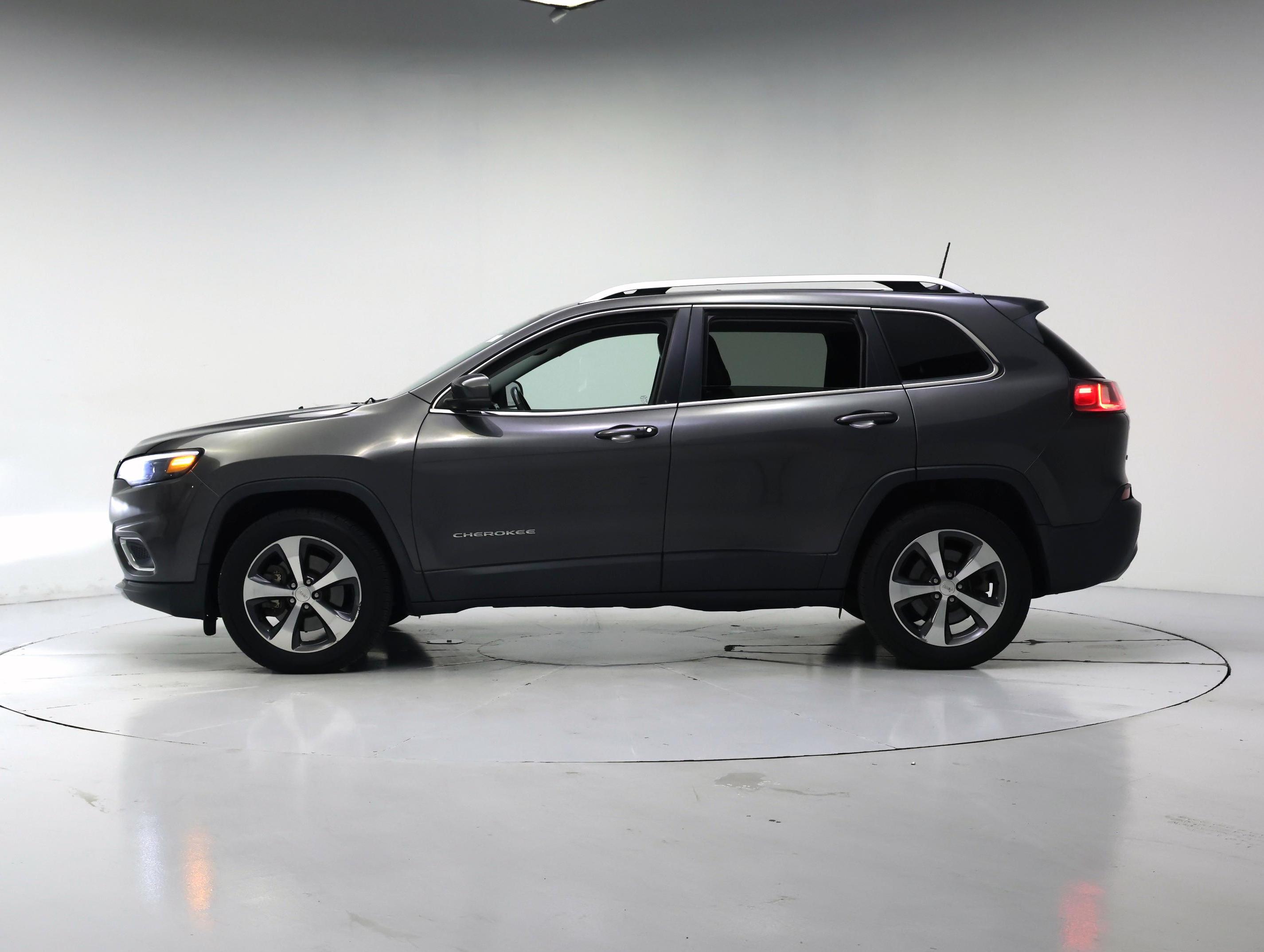 Thumbnail: 2019 Jeep Cherokee - 3