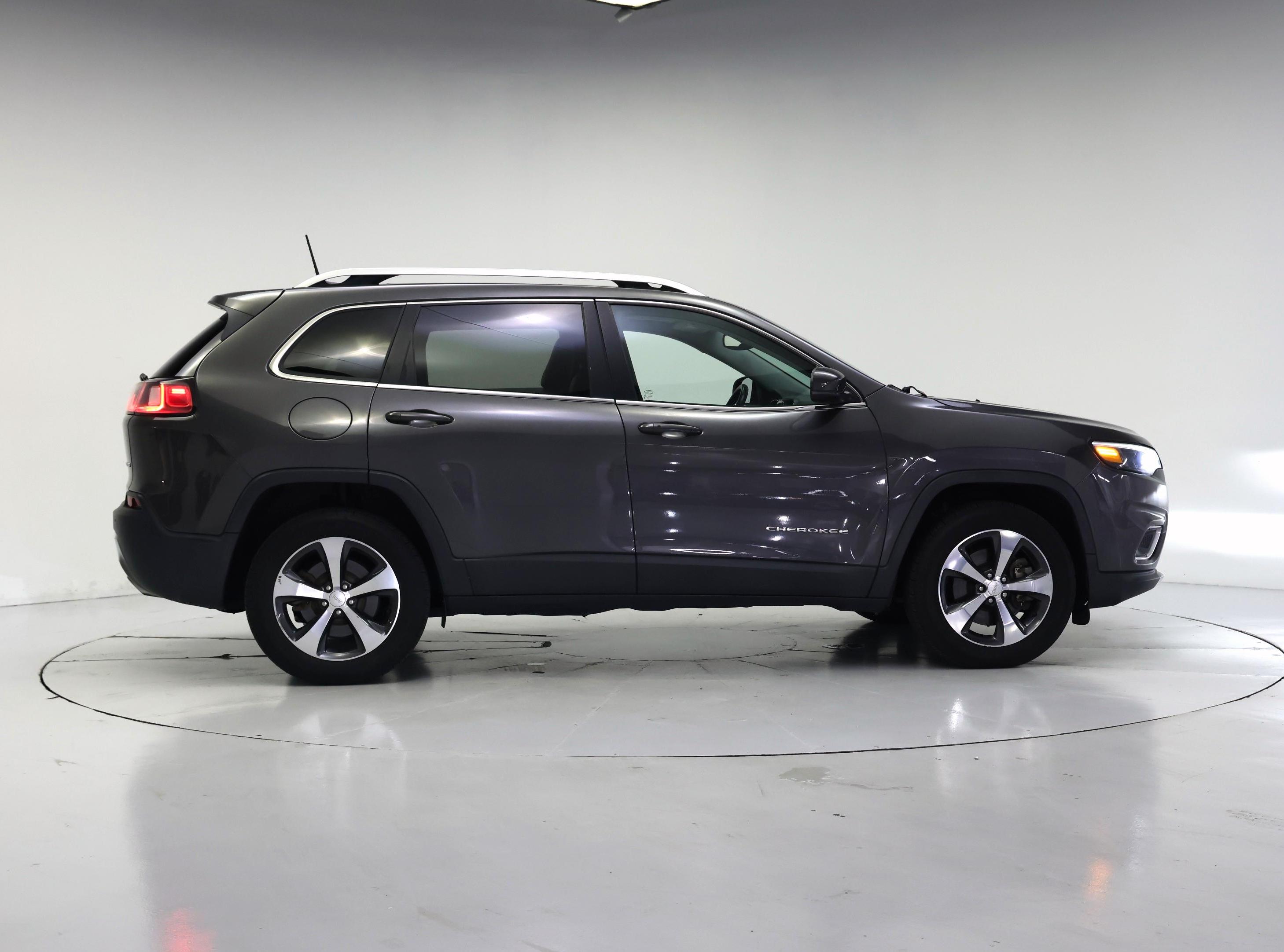 Thumbnail: 2019 Jeep Cherokee - 7
