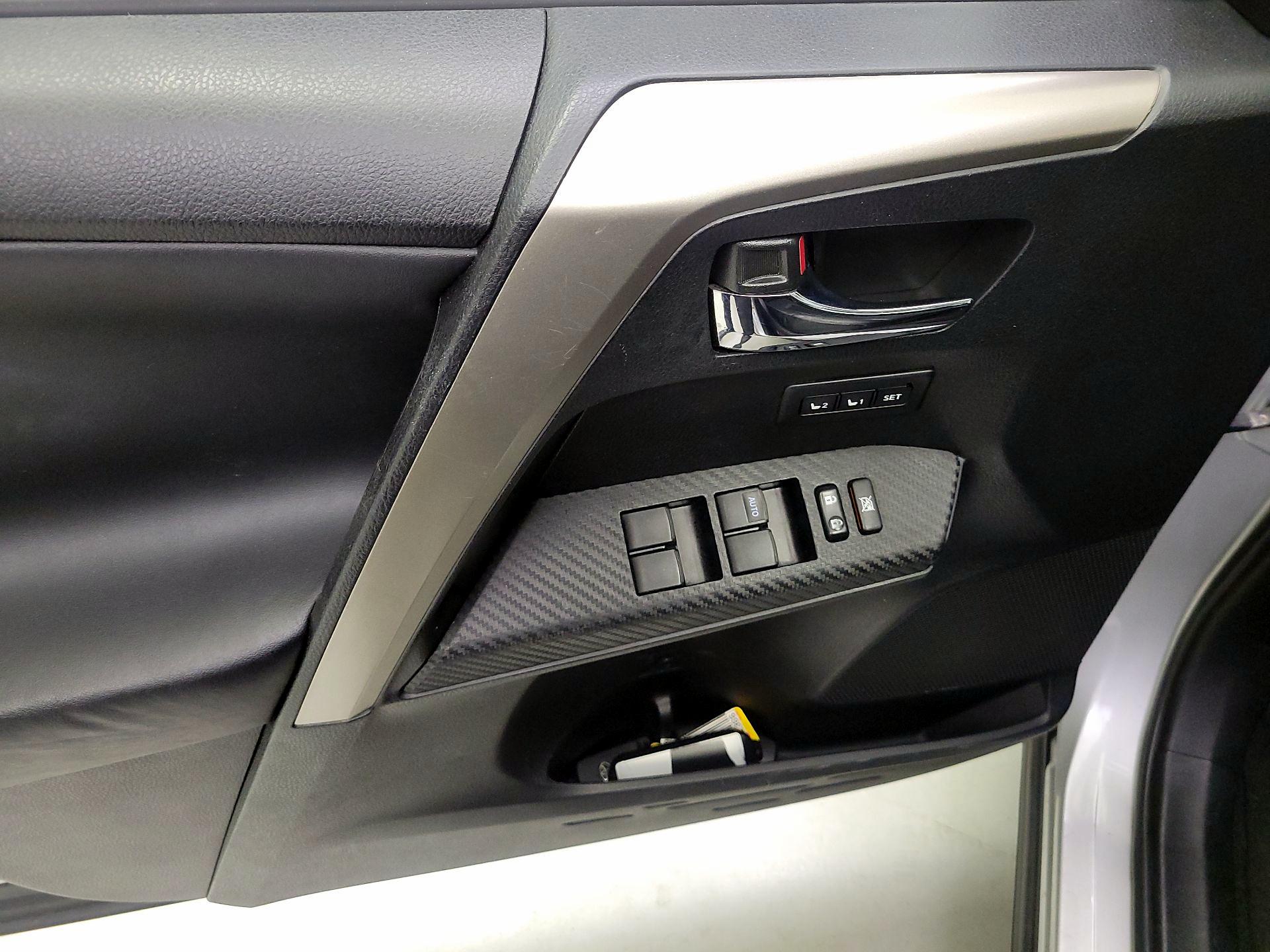 Thumbnail: 2014 Toyota RAV4 - 12