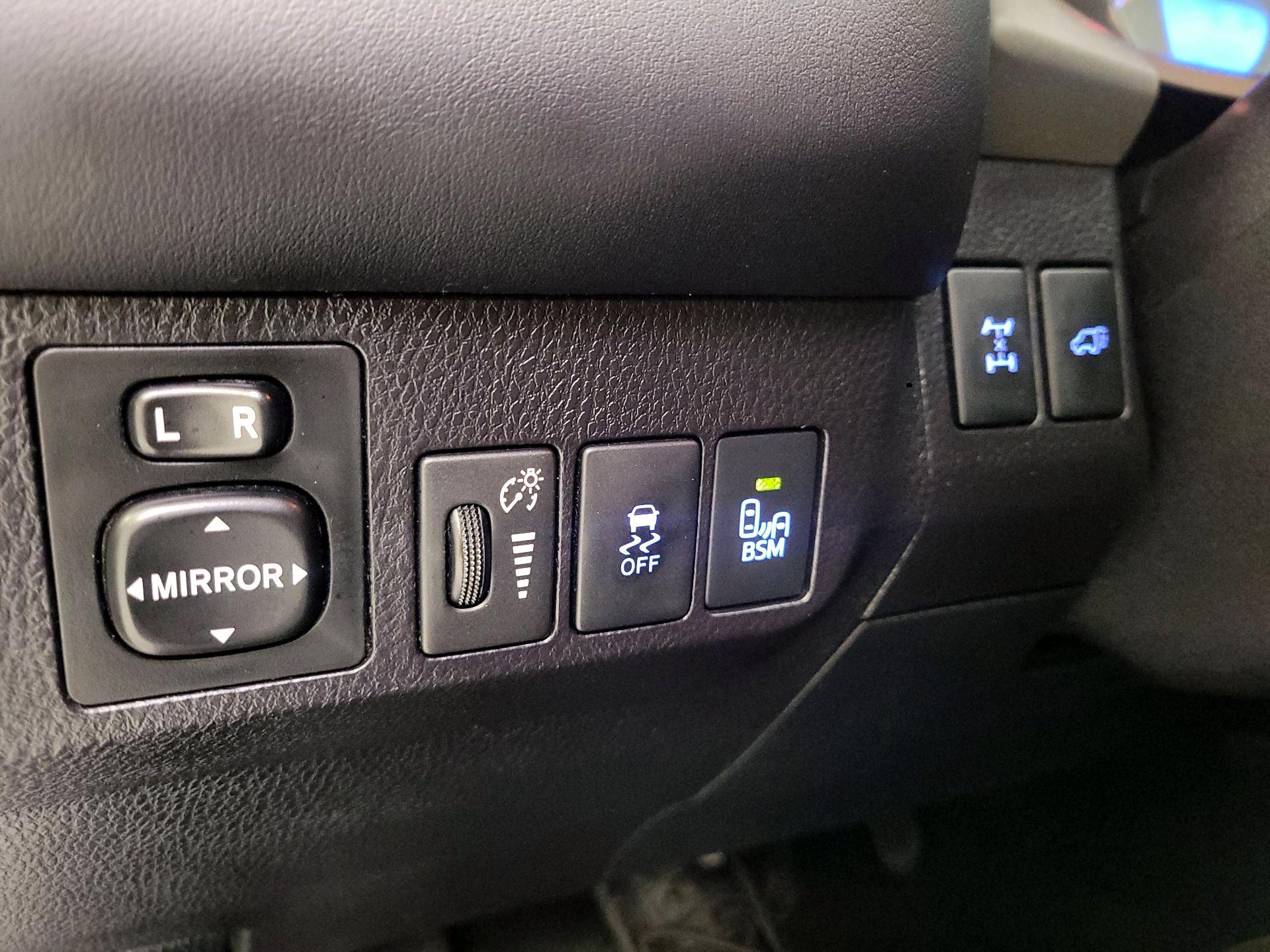Thumbnail: 2014 Toyota RAV4 - 13