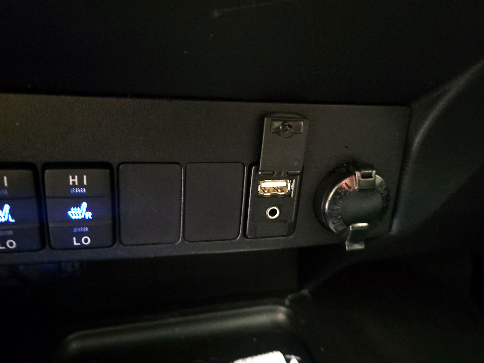 Thumbnail: 2014 Toyota RAV4 - 18
