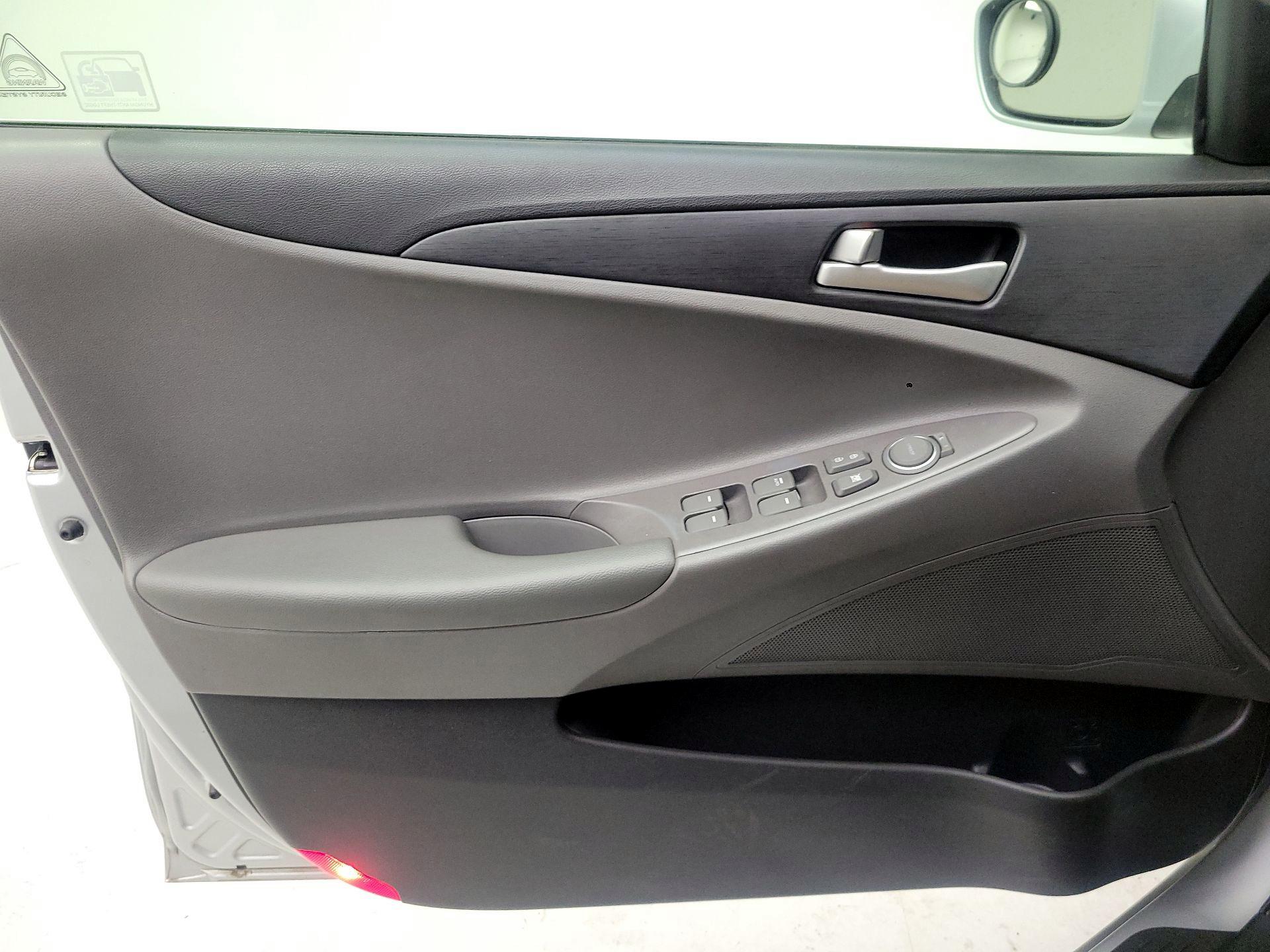 Thumbnail: 2014 Hyundai Sonata - 12