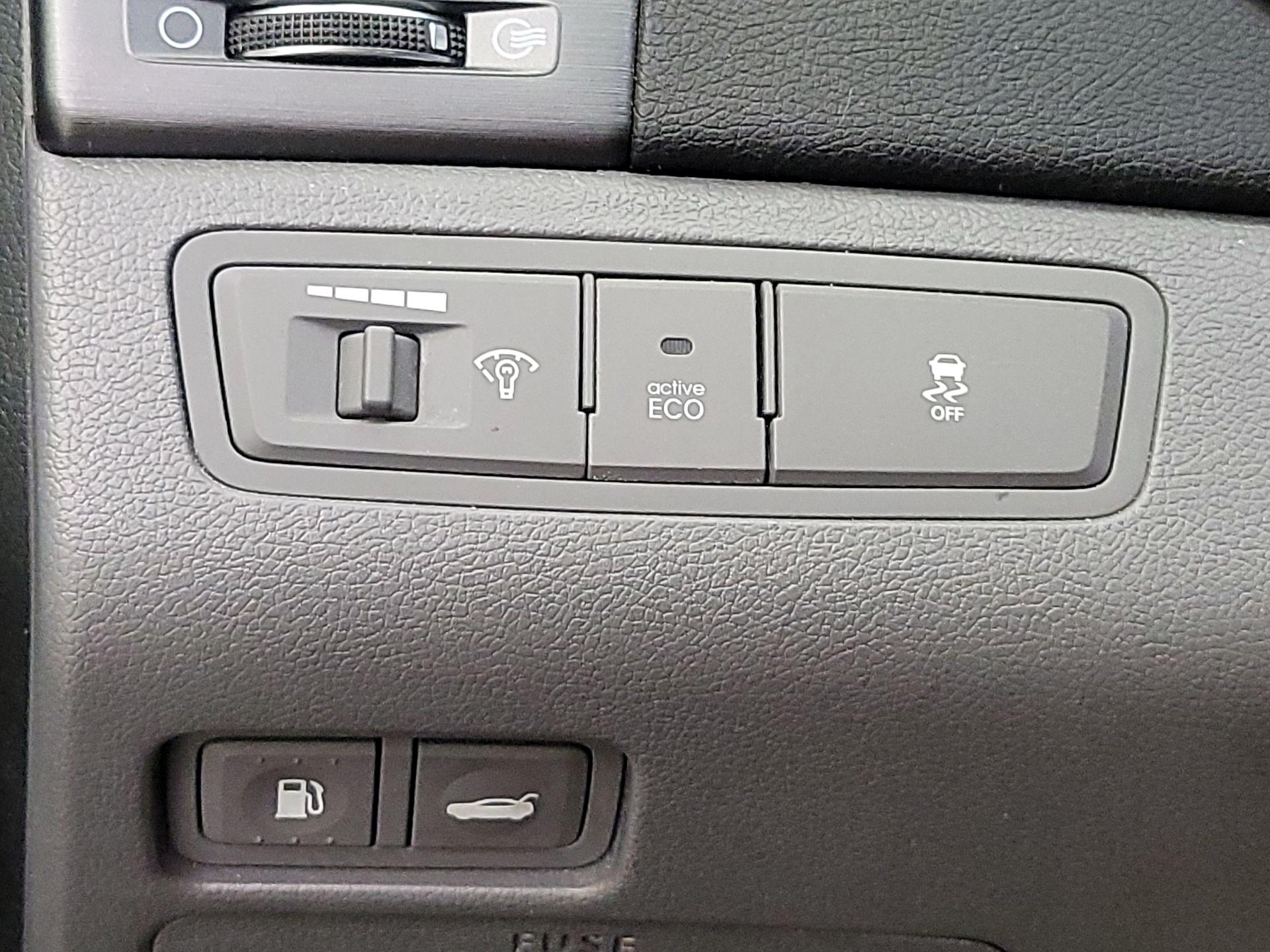 Thumbnail: 2014 Hyundai Sonata - 13