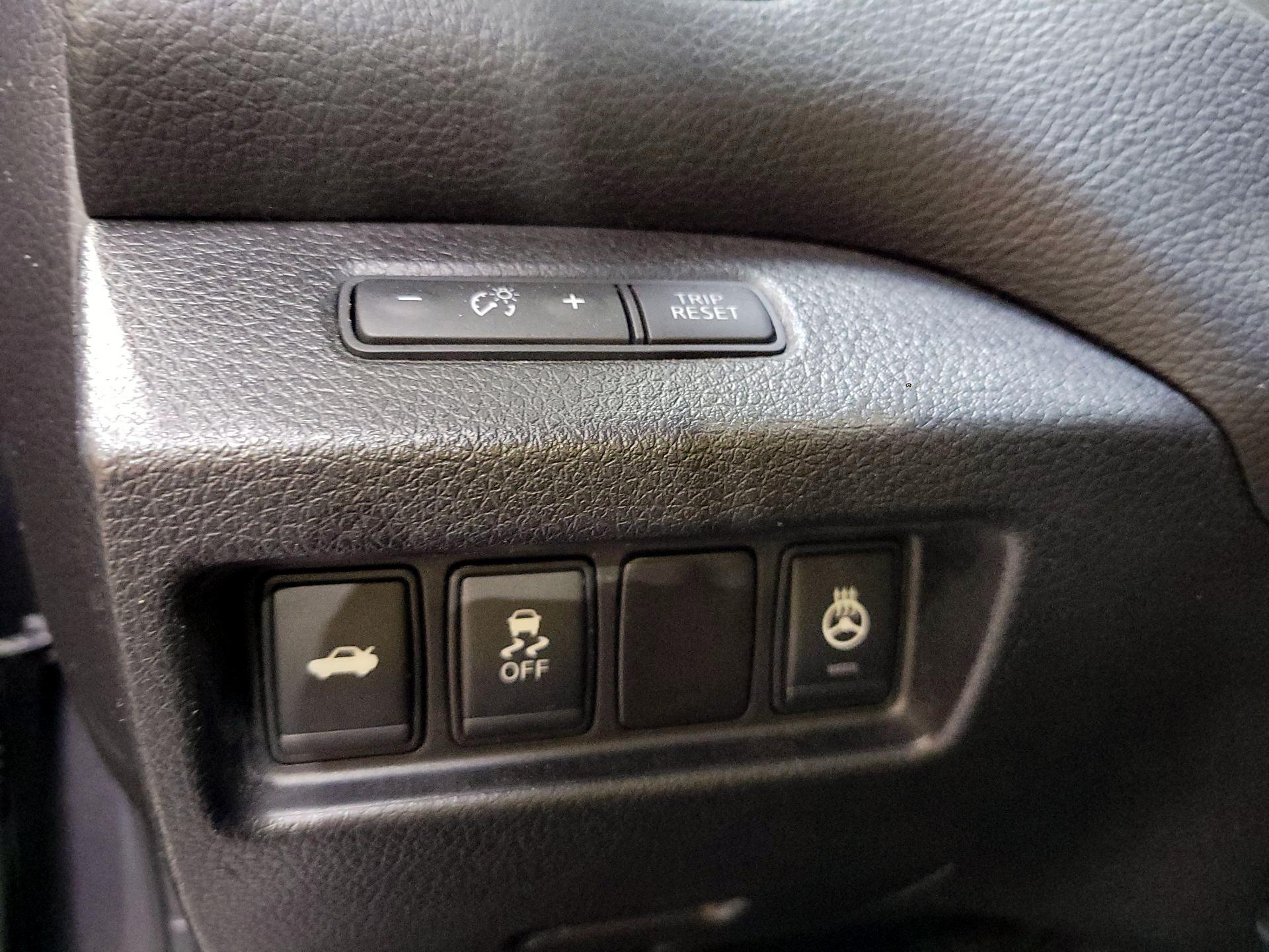 Thumbnail: 2016 Nissan Altima - 13