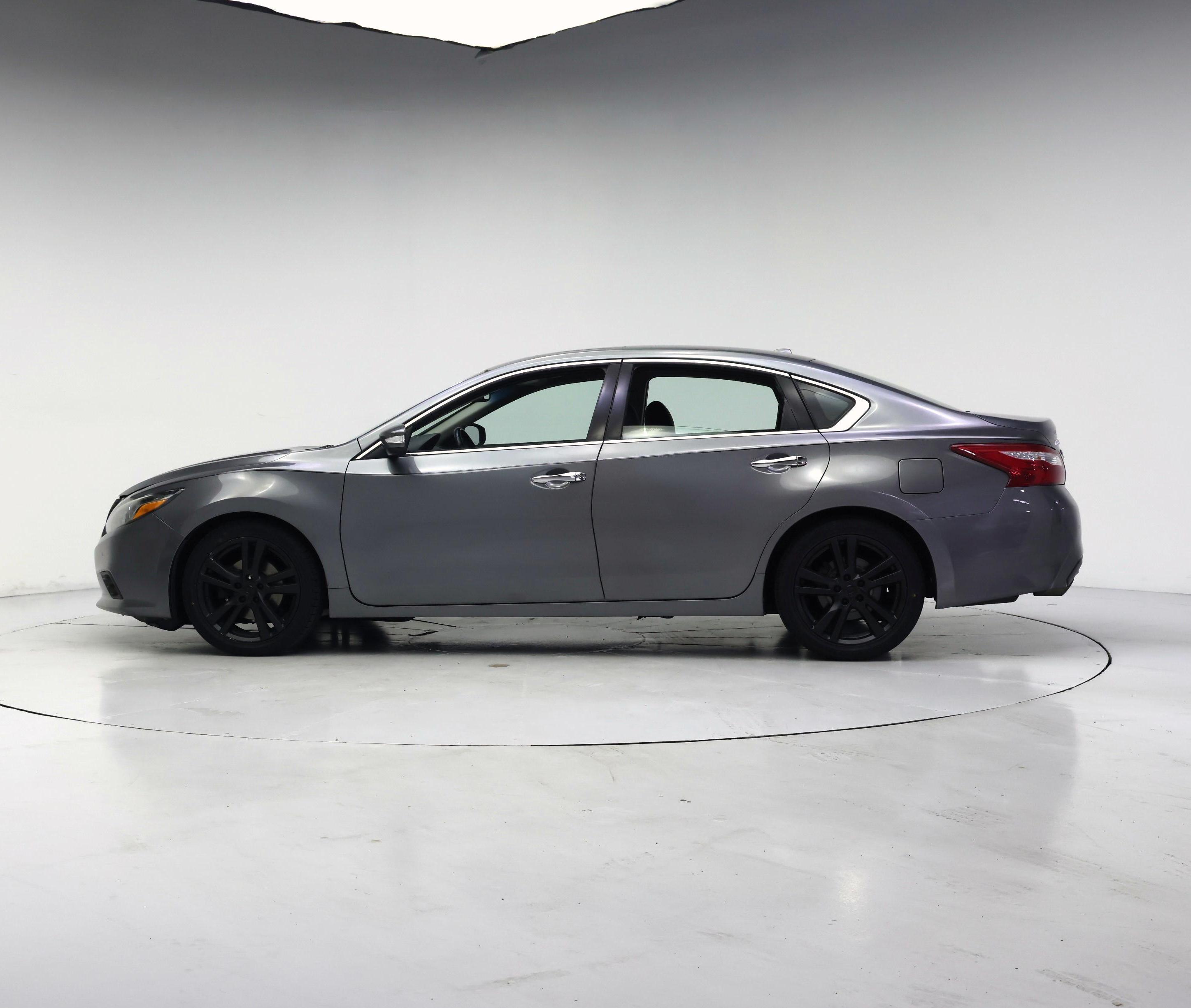 Thumbnail: 2016 Nissan Altima - 3