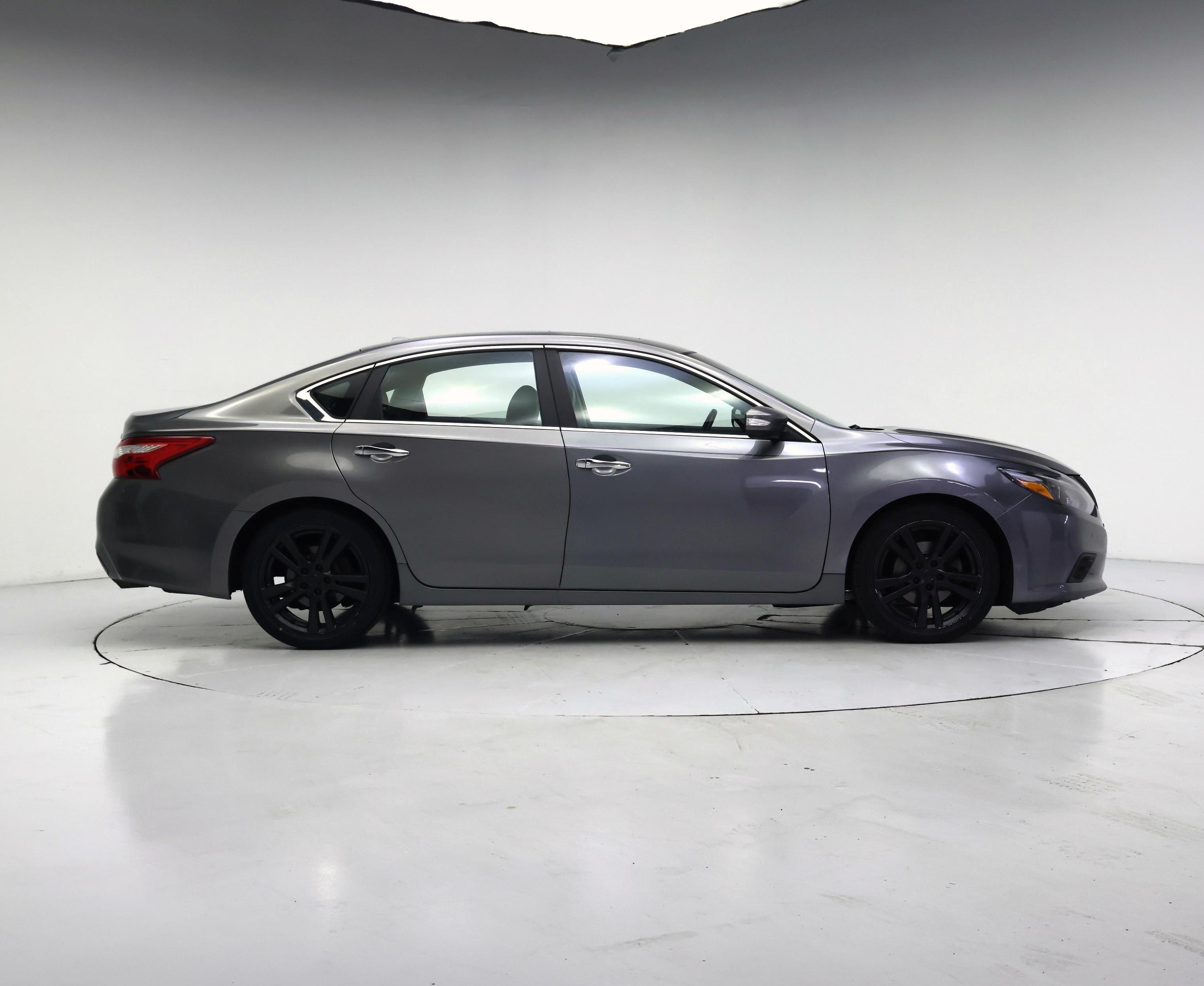 Thumbnail: 2016 Nissan Altima - 7