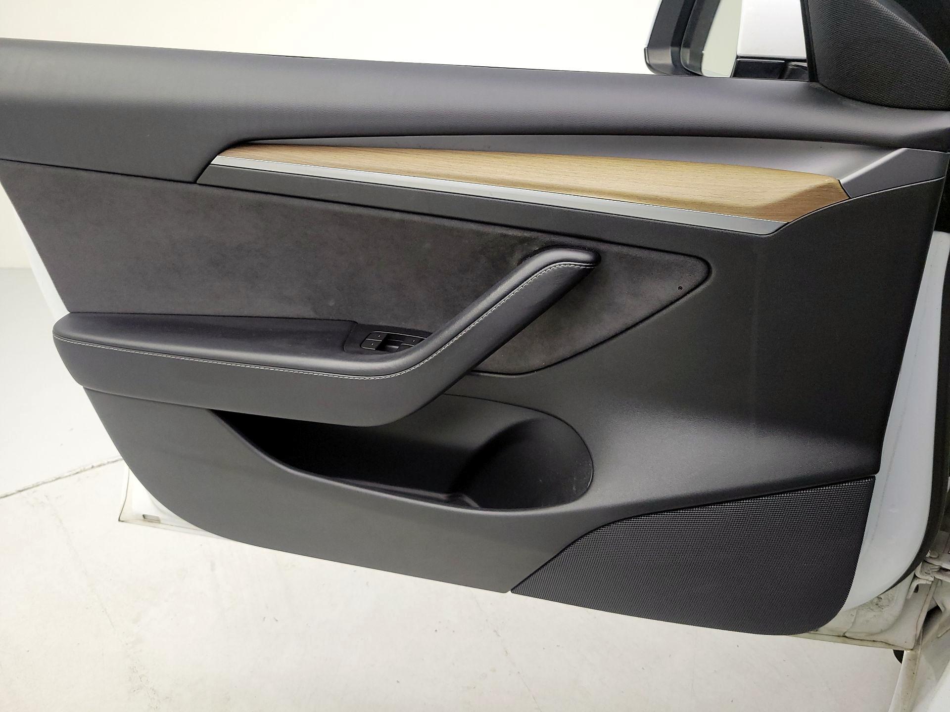 Thumbnail: 2021 Tesla Model 3 - 12
