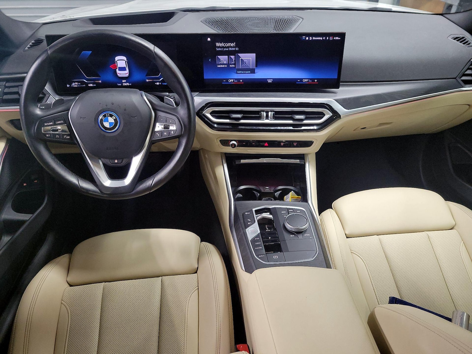 2023 BMW 3 Series 330e - Photo 10