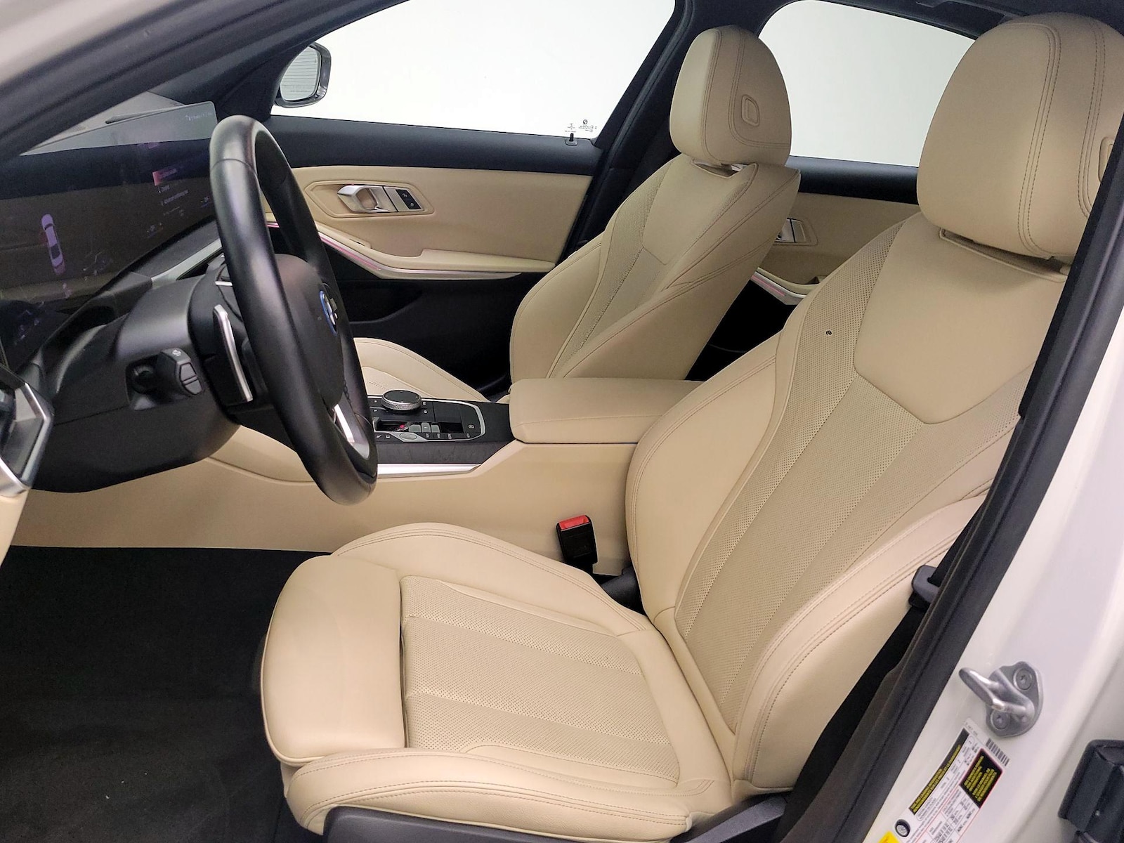 2023 BMW 3 Series 330e - Photo 12
