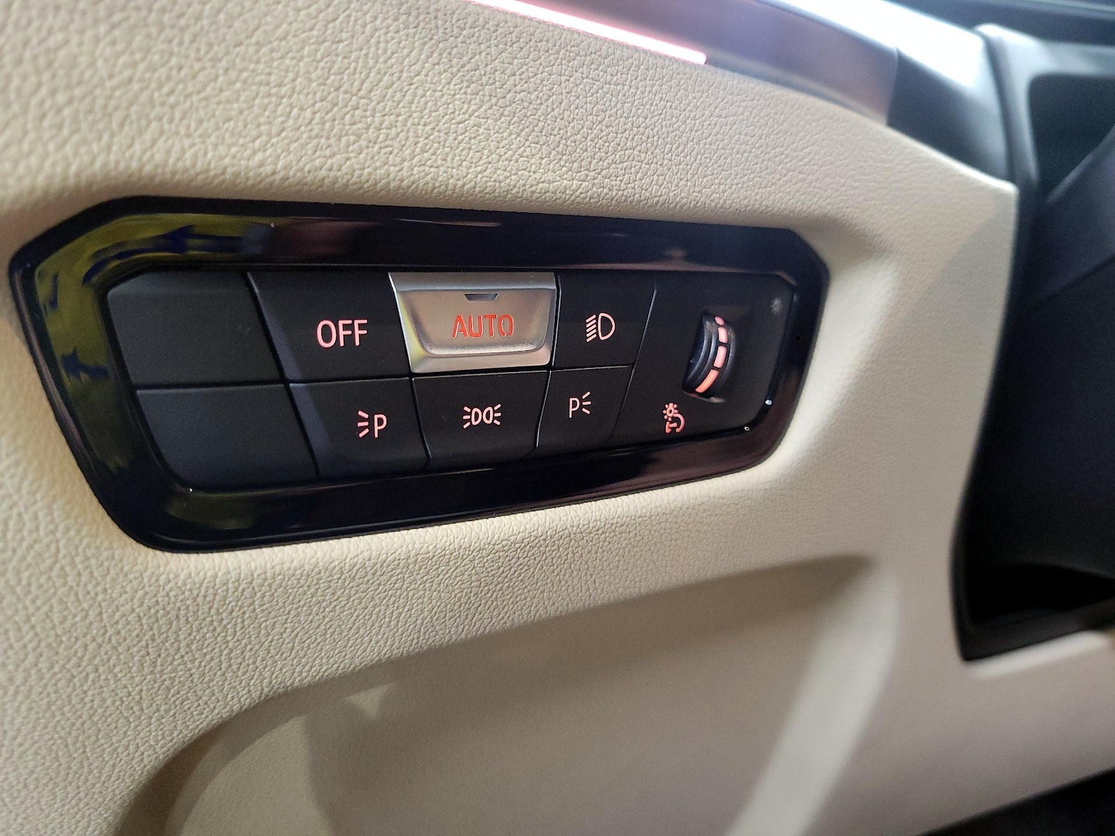 2023 BMW 3 Series 330e - Photo 14
