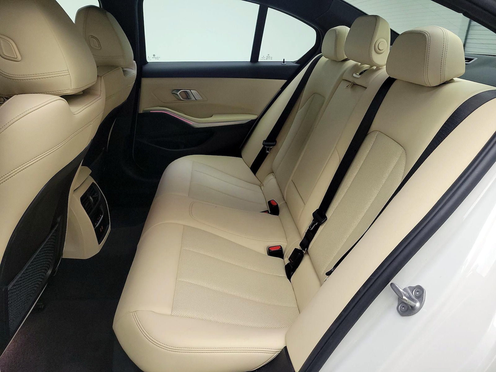 2023 BMW 3 Series 330e - Photo 21