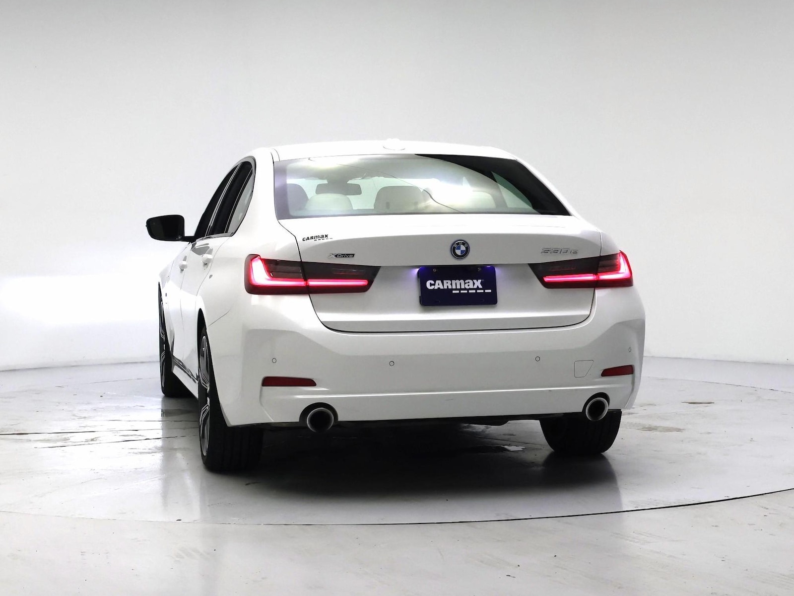 2023 BMW 3 Series 330e - Photo 7