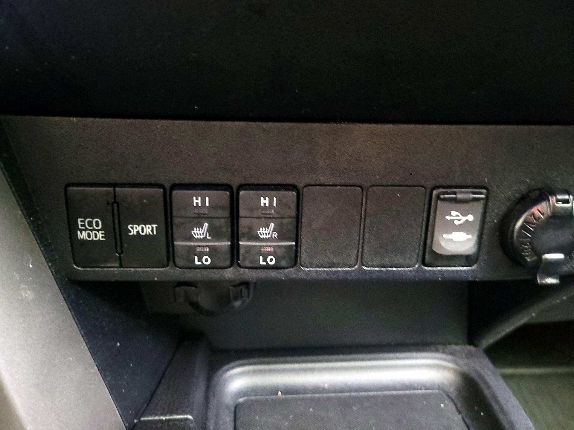 Thumbnail: 2017 Toyota RAV4 - 18