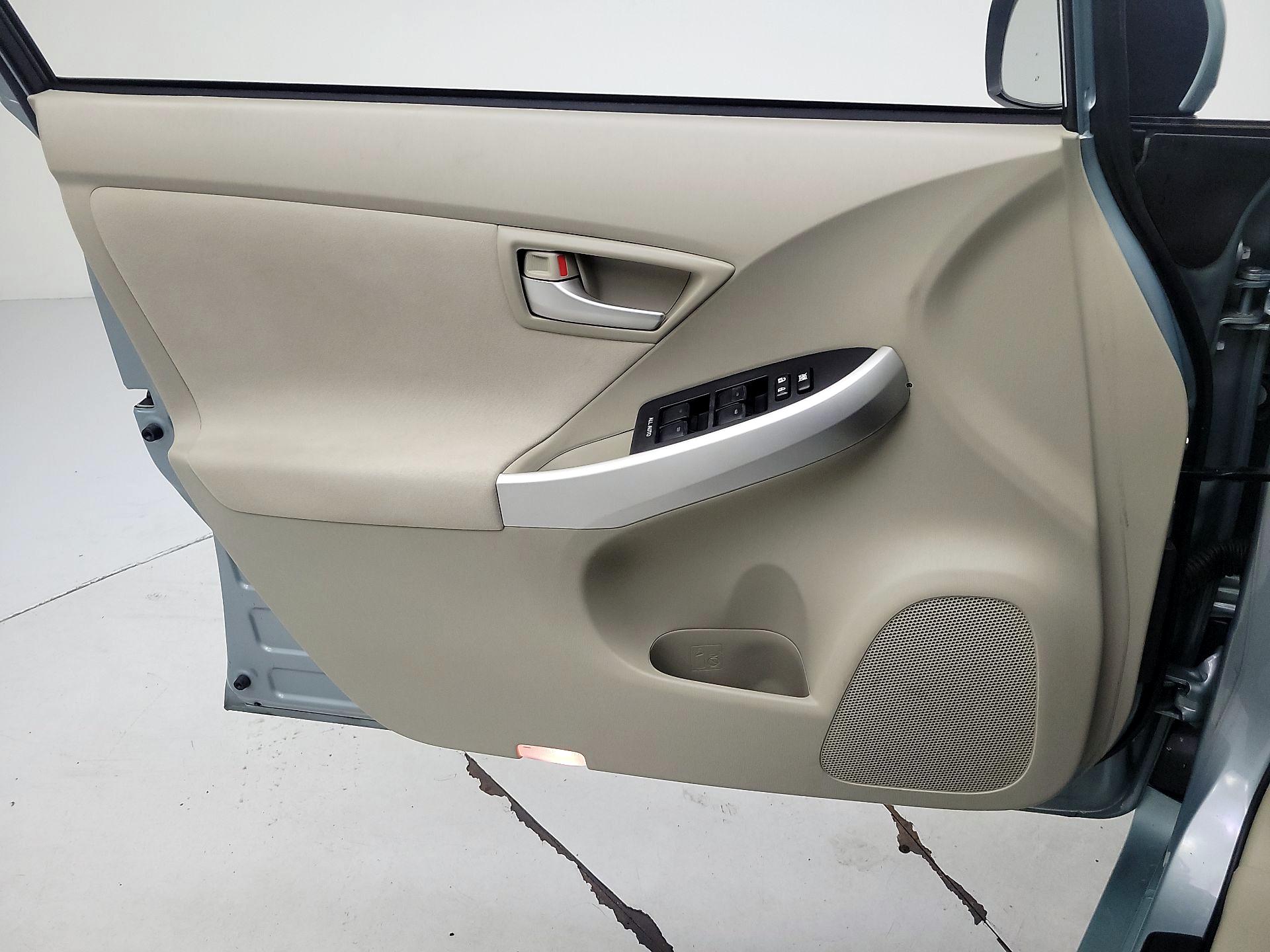 Thumbnail: 2015 Toyota Prius - 12
