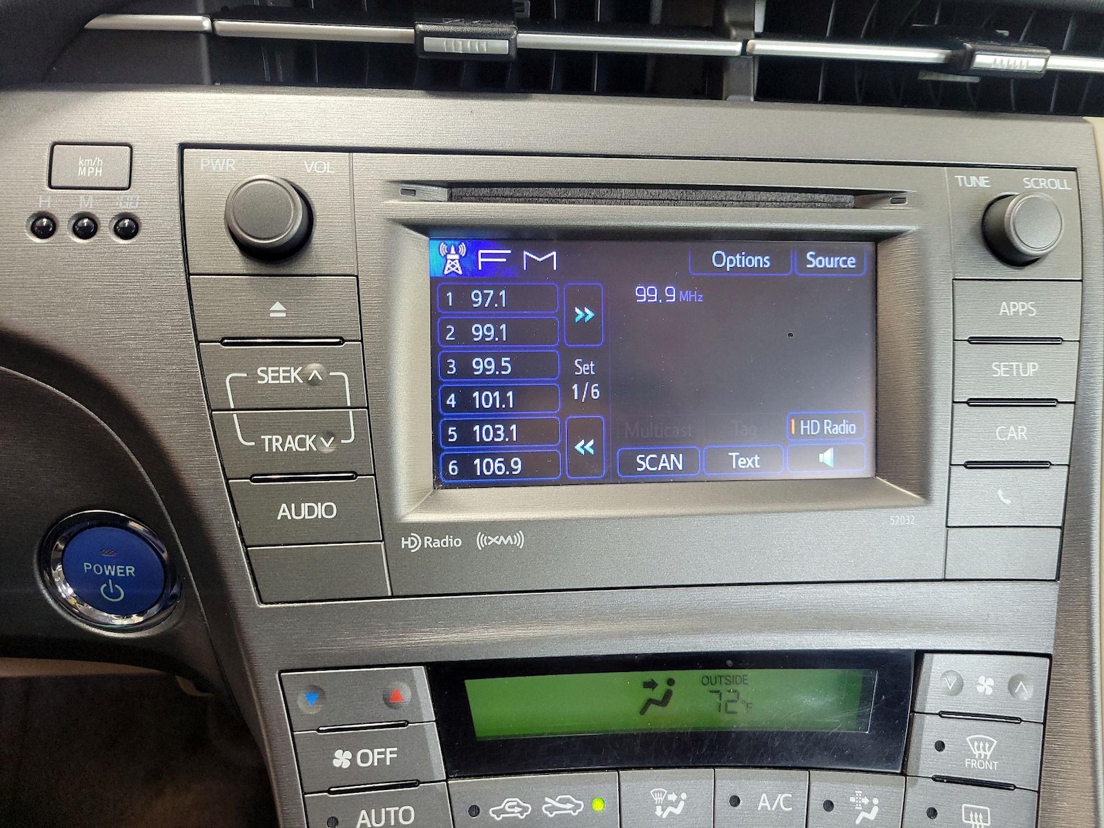 2015 Toyota Prius Three - Photo 16