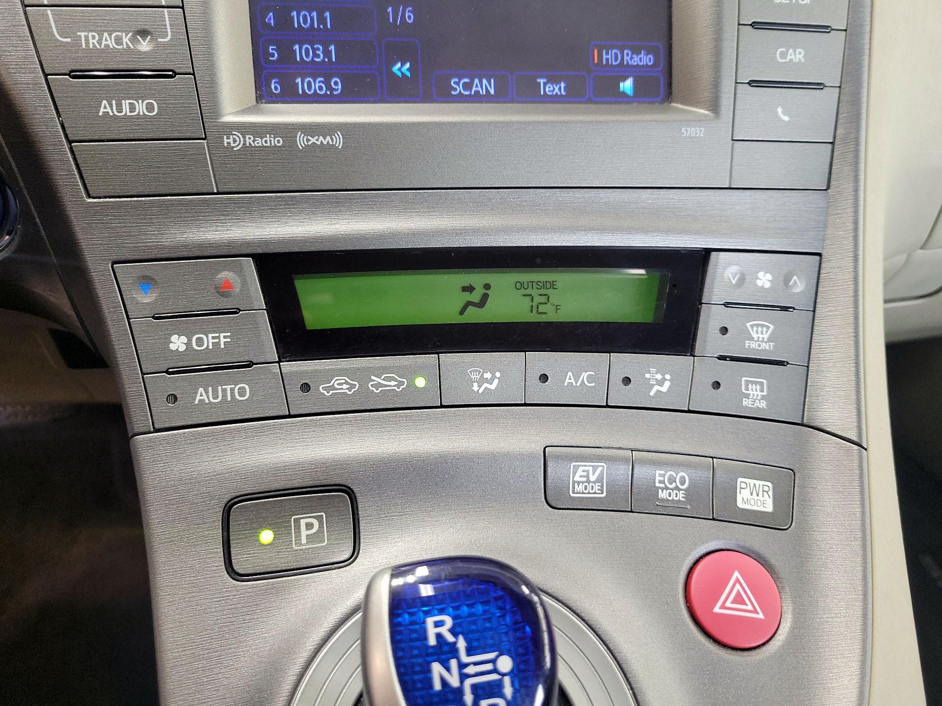 Thumbnail: 2015 Toyota Prius - 16