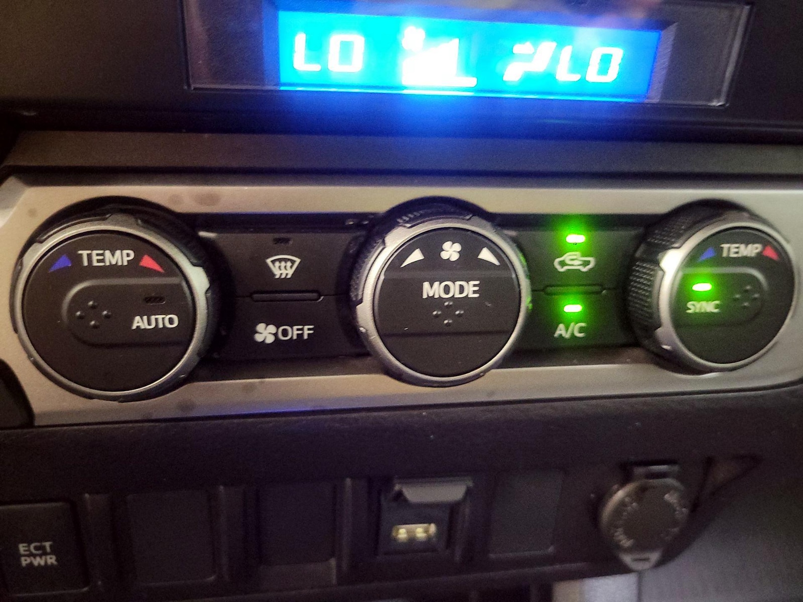 2023 Toyota Tacoma SR - Photo 18