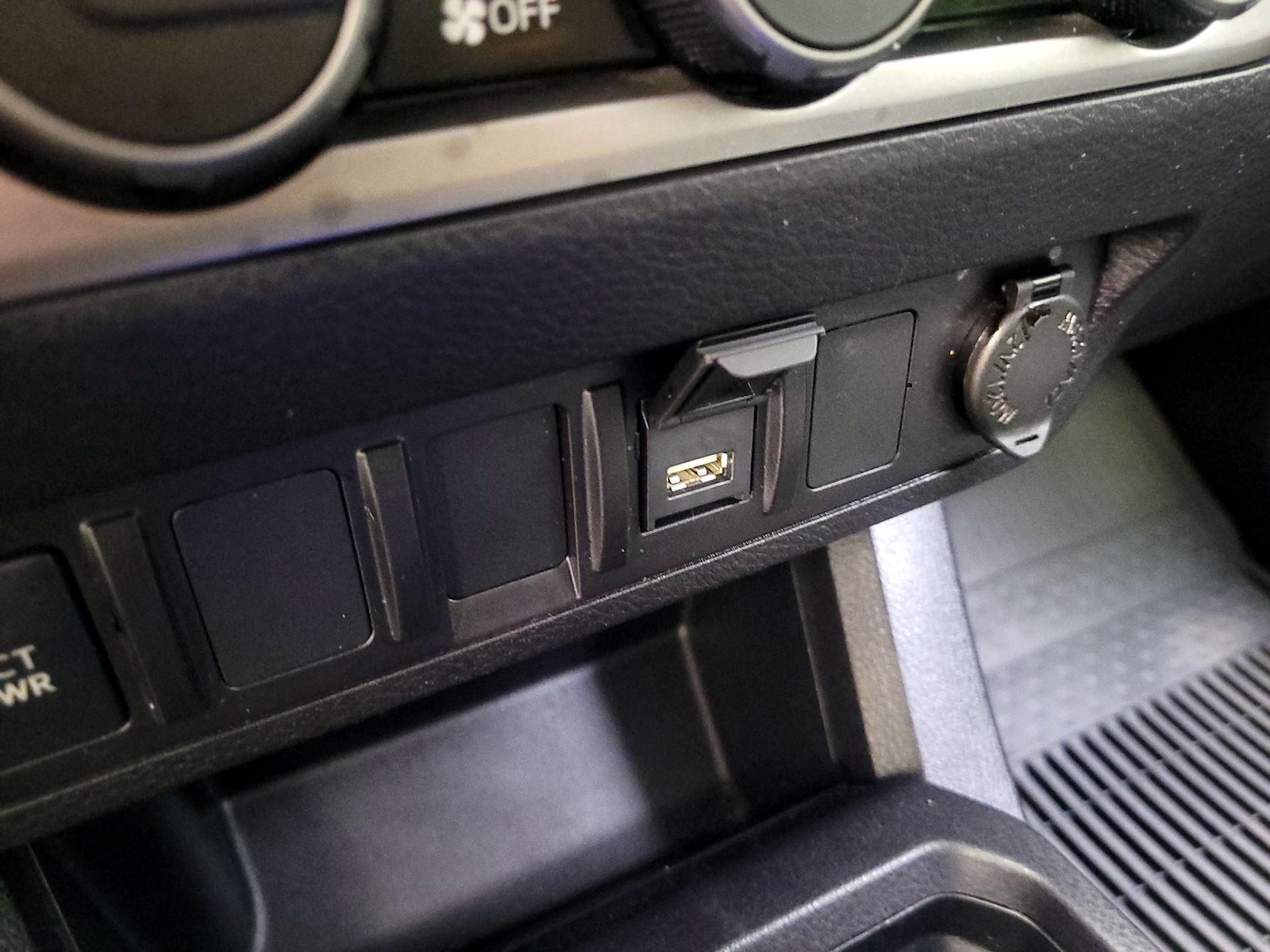 2023 Toyota Tacoma SR - Photo 20