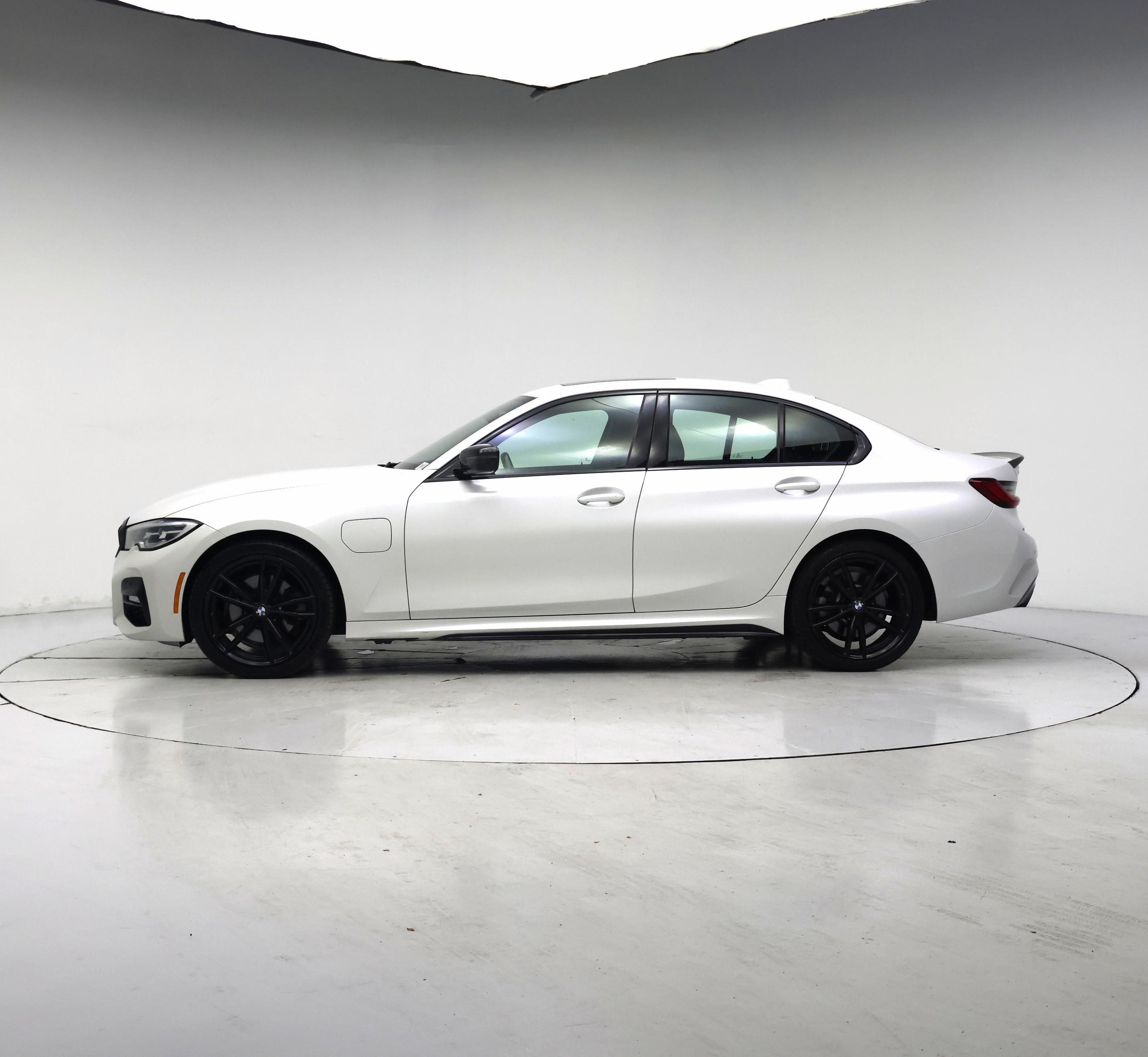 Thumbnail: 2021 BMW 3 Series - 3