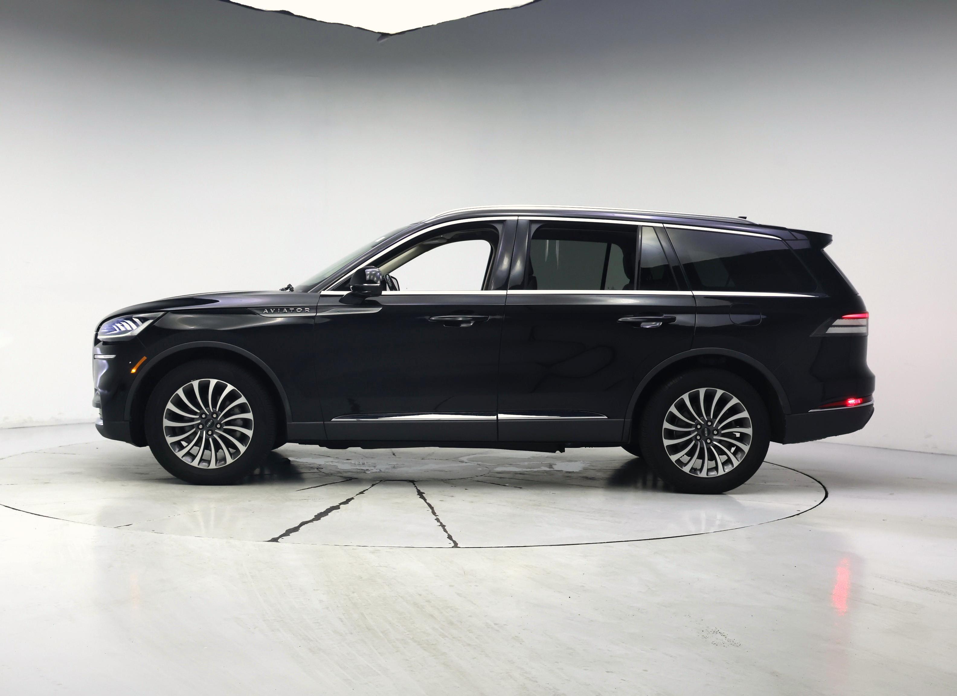 Thumbnail: 2022 Lincoln Aviator - 3