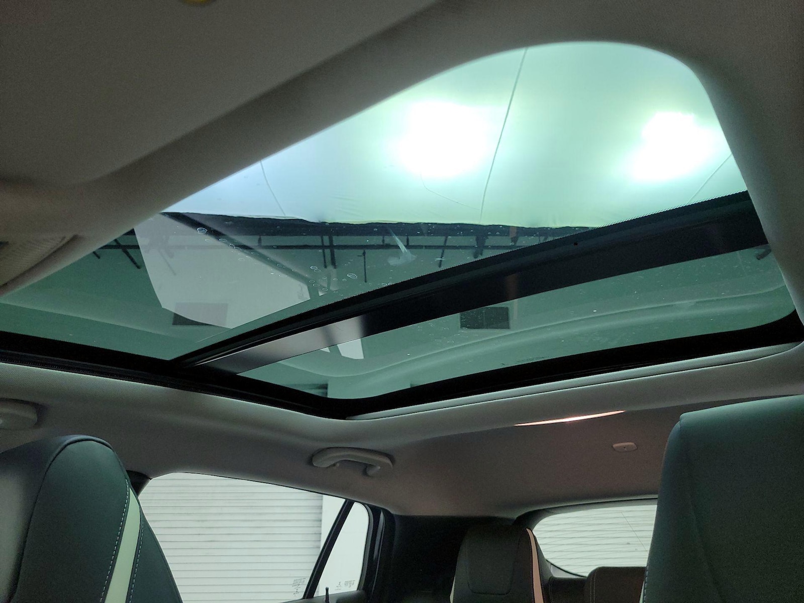 Panoramic Sunroof & Skylight(s)