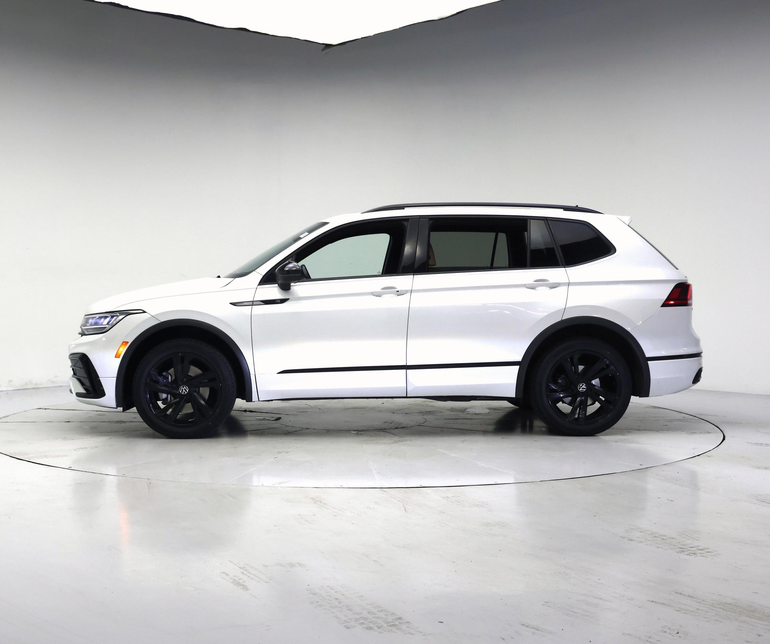 Thumbnail: 2024 Volkswagen Tiguan - 3
