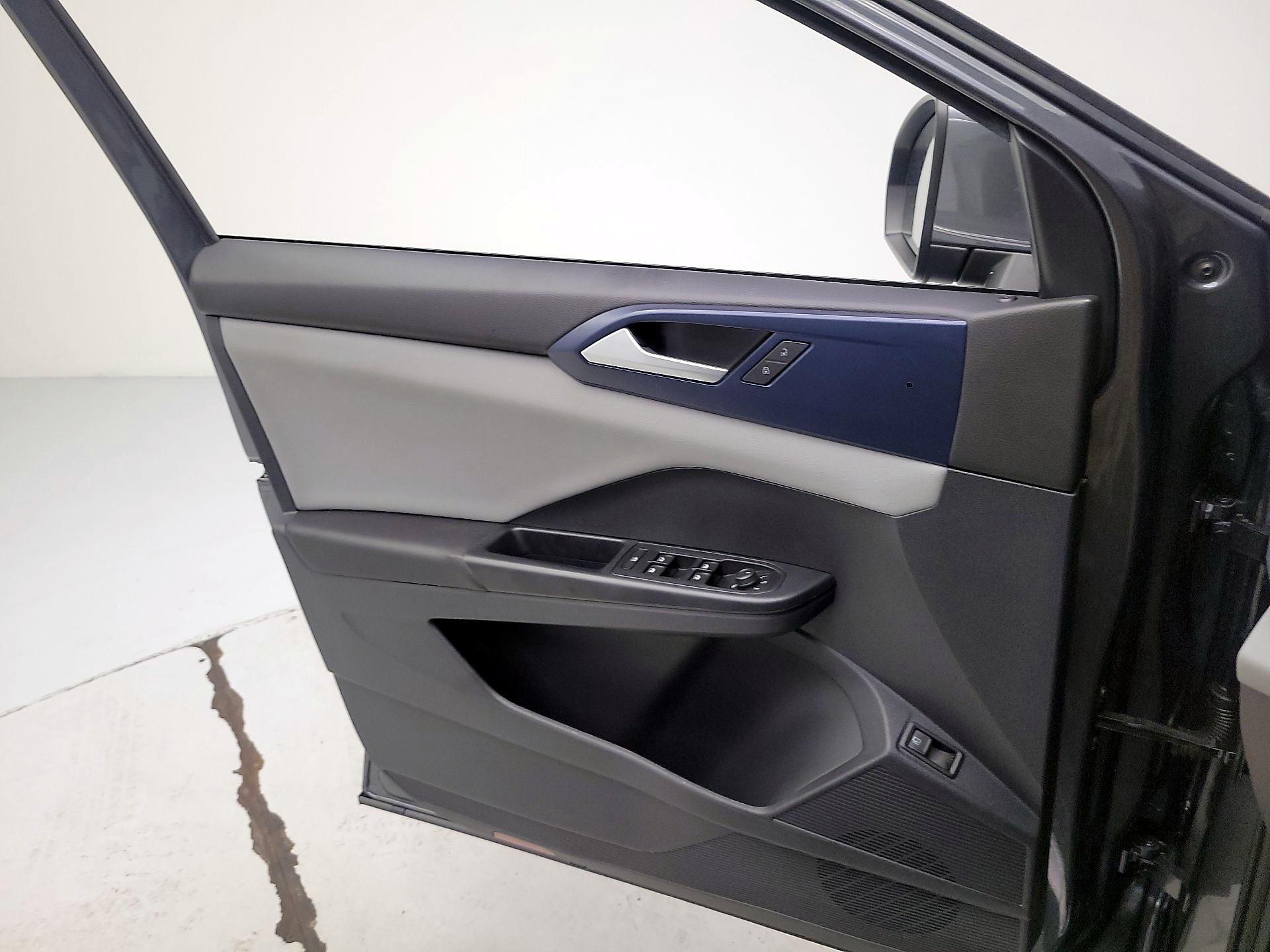 Thumbnail: 2023 Volkswagen Taos - 12