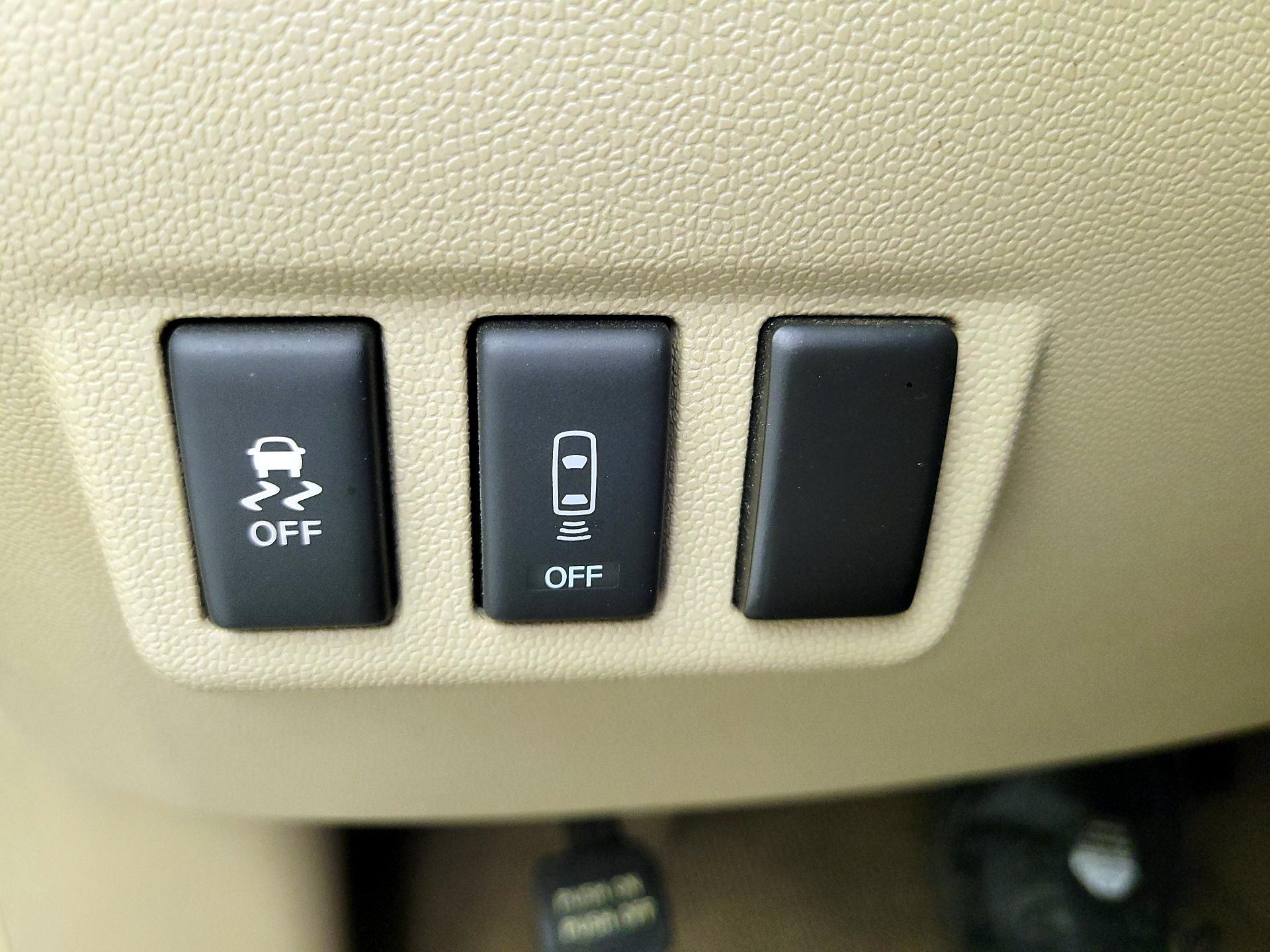 Thumbnail: 2014 Nissan Titan - 13