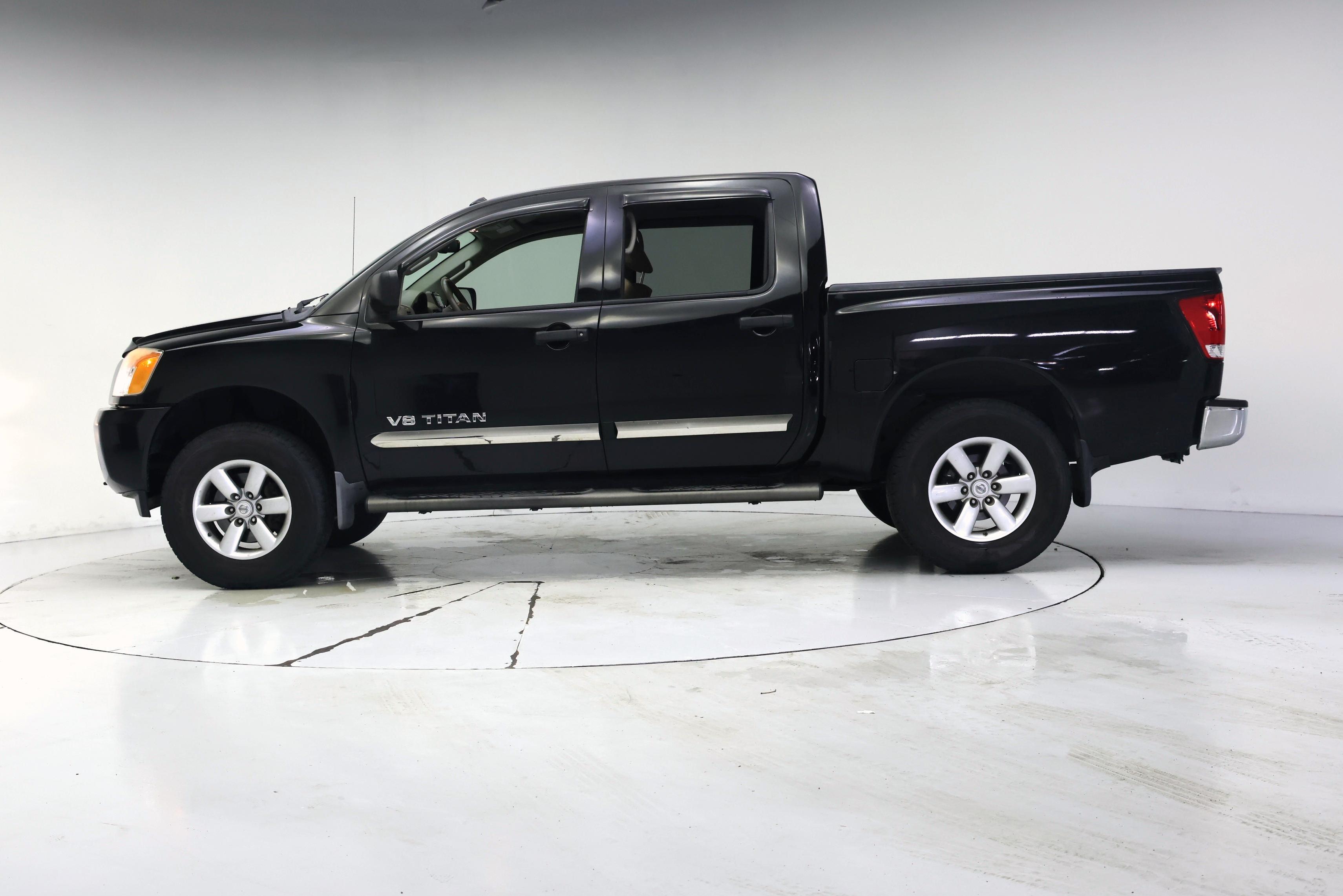 Thumbnail: 2014 Nissan Titan - 3
