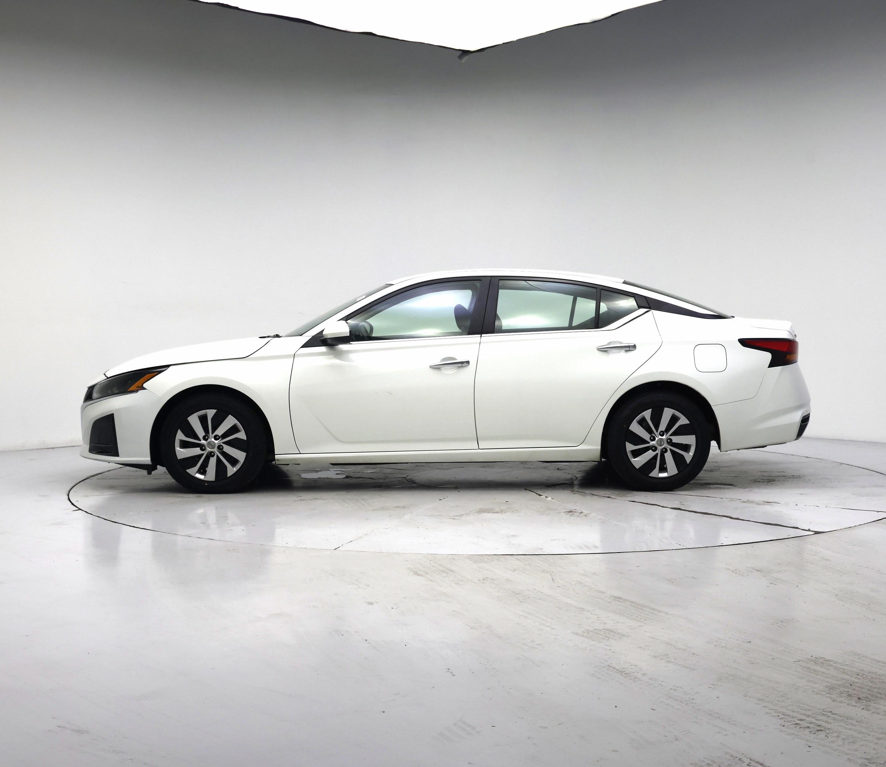Thumbnail: 2023 Nissan Altima - 3