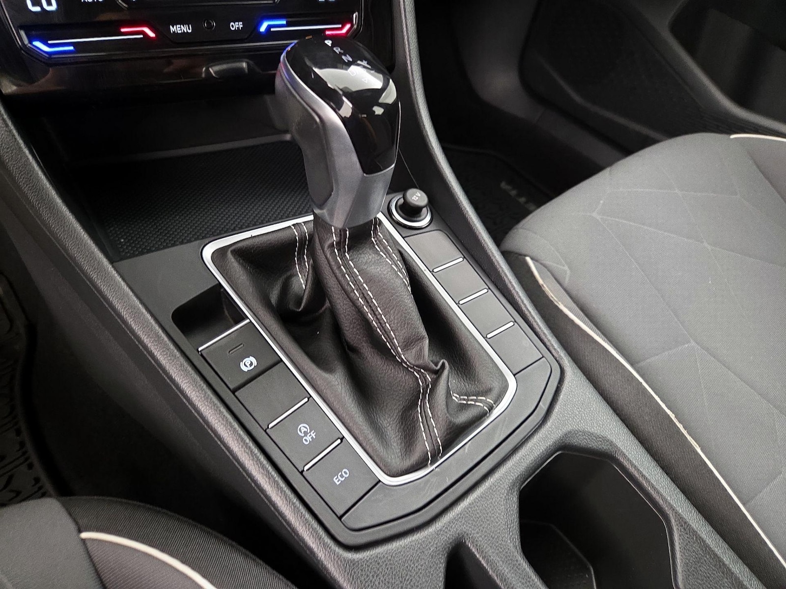 2025 Volkswagen Jetta Sport - Photo 18