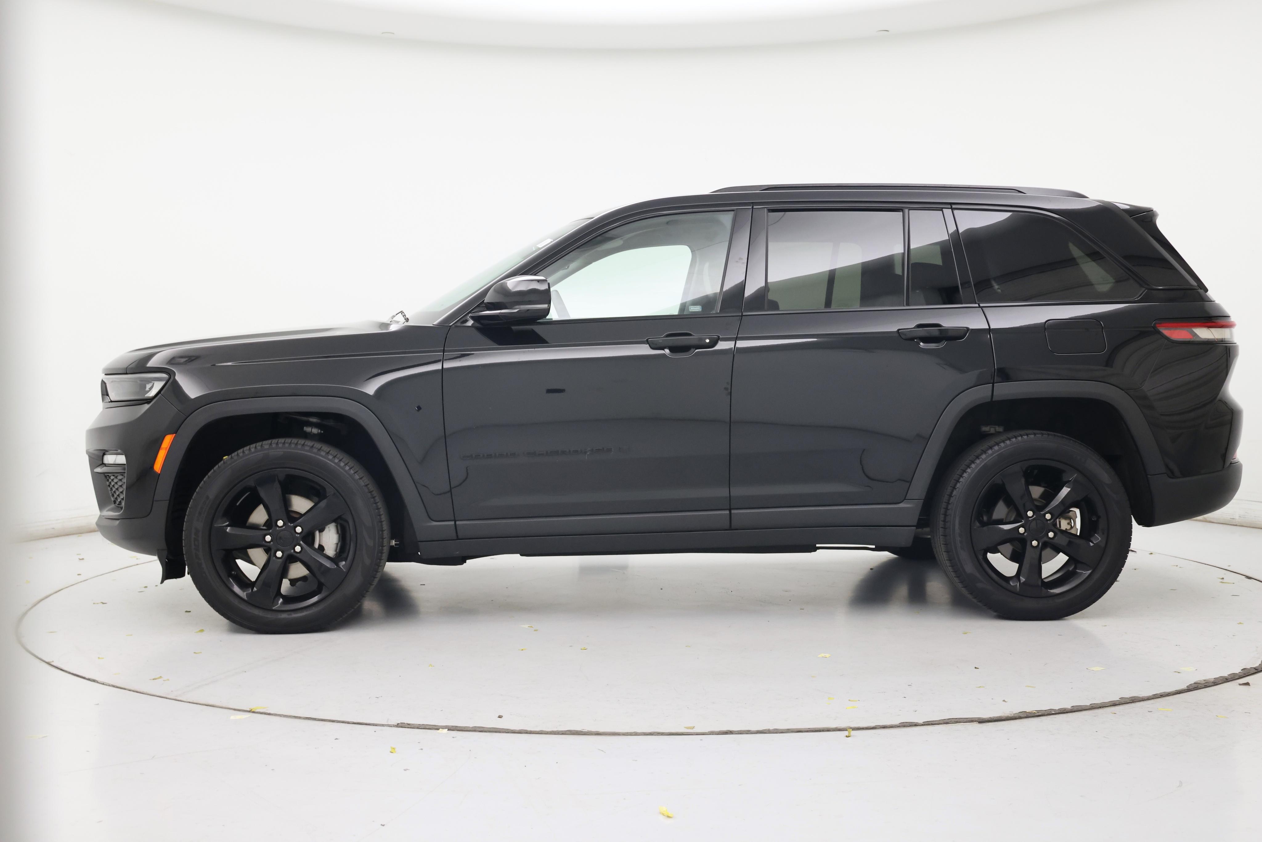 Thumbnail: 2023 Jeep Grand Cherokee - 3