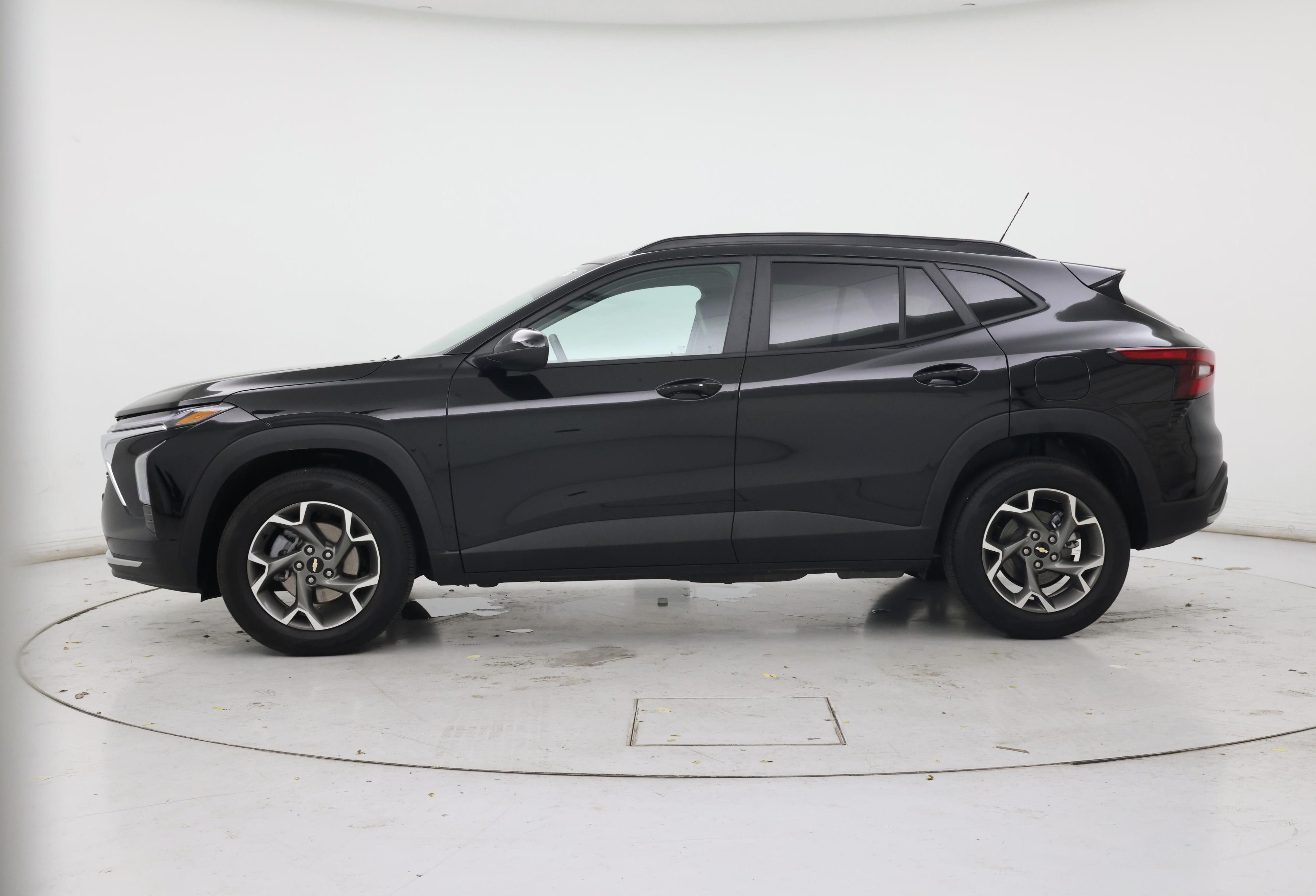 Thumbnail: 2025 Chevrolet Trax - 3