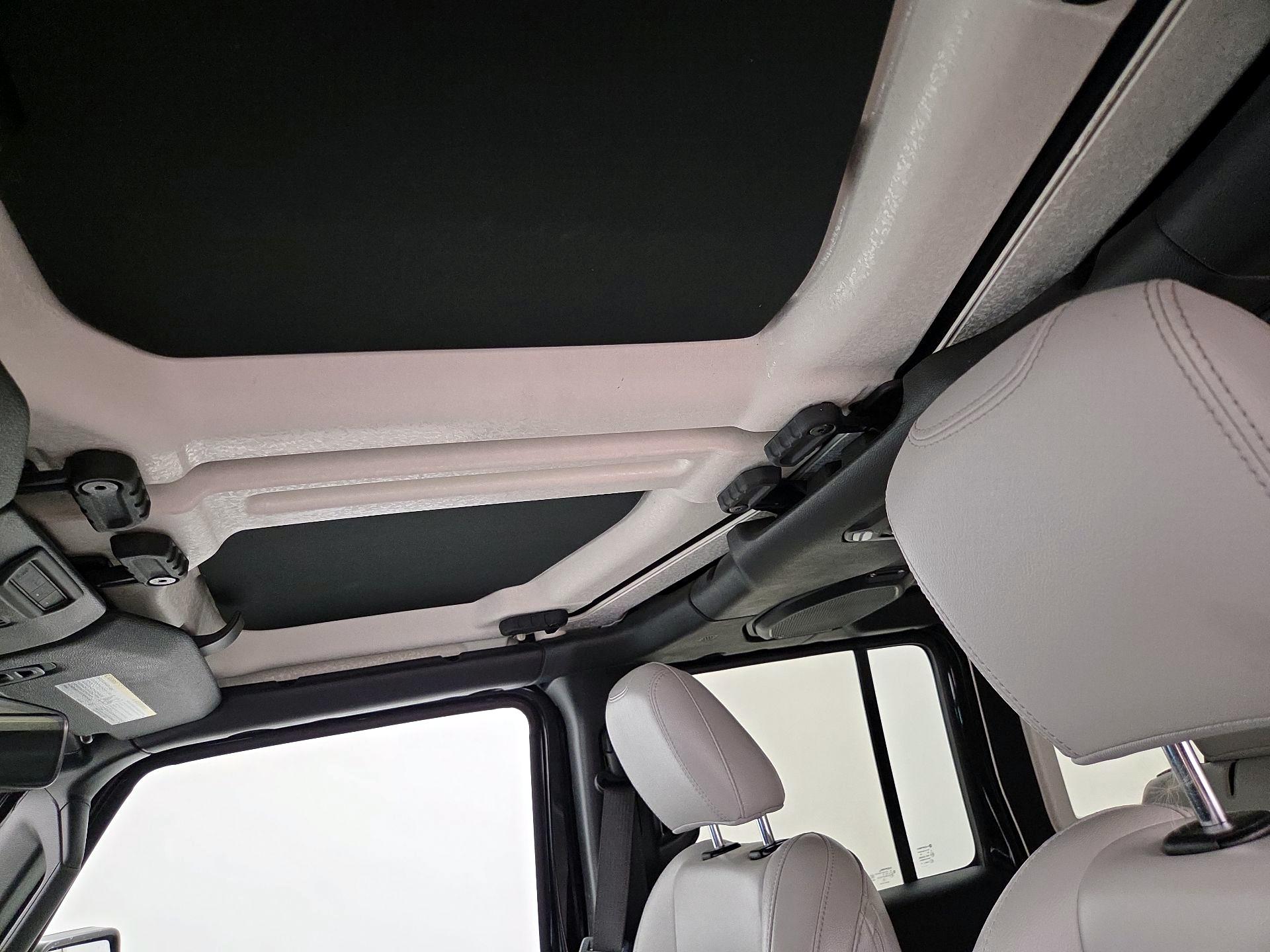 Thumbnail: 2022 Jeep Wrangler - 20