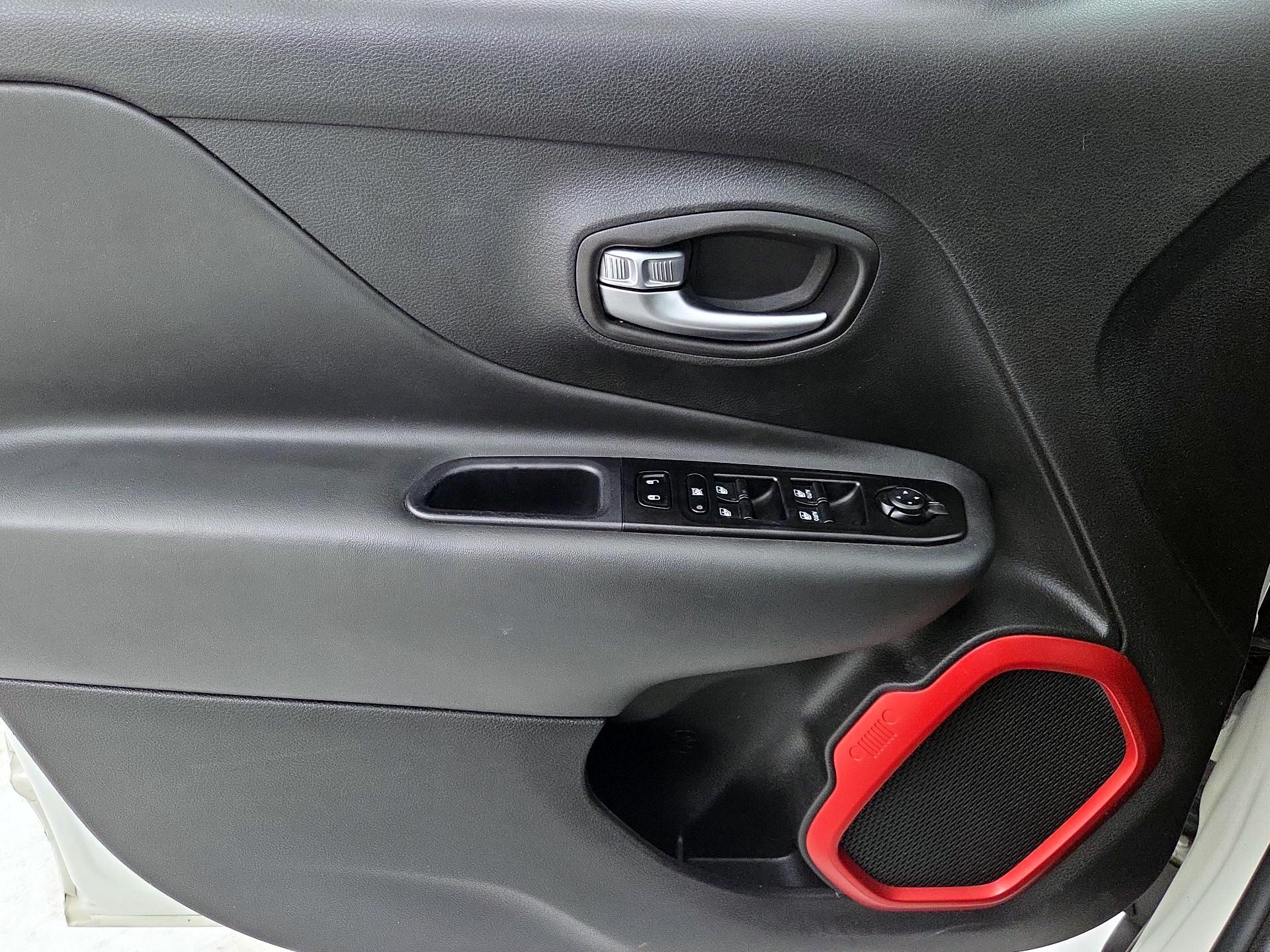 Thumbnail: 2022 Jeep Renegade - 12