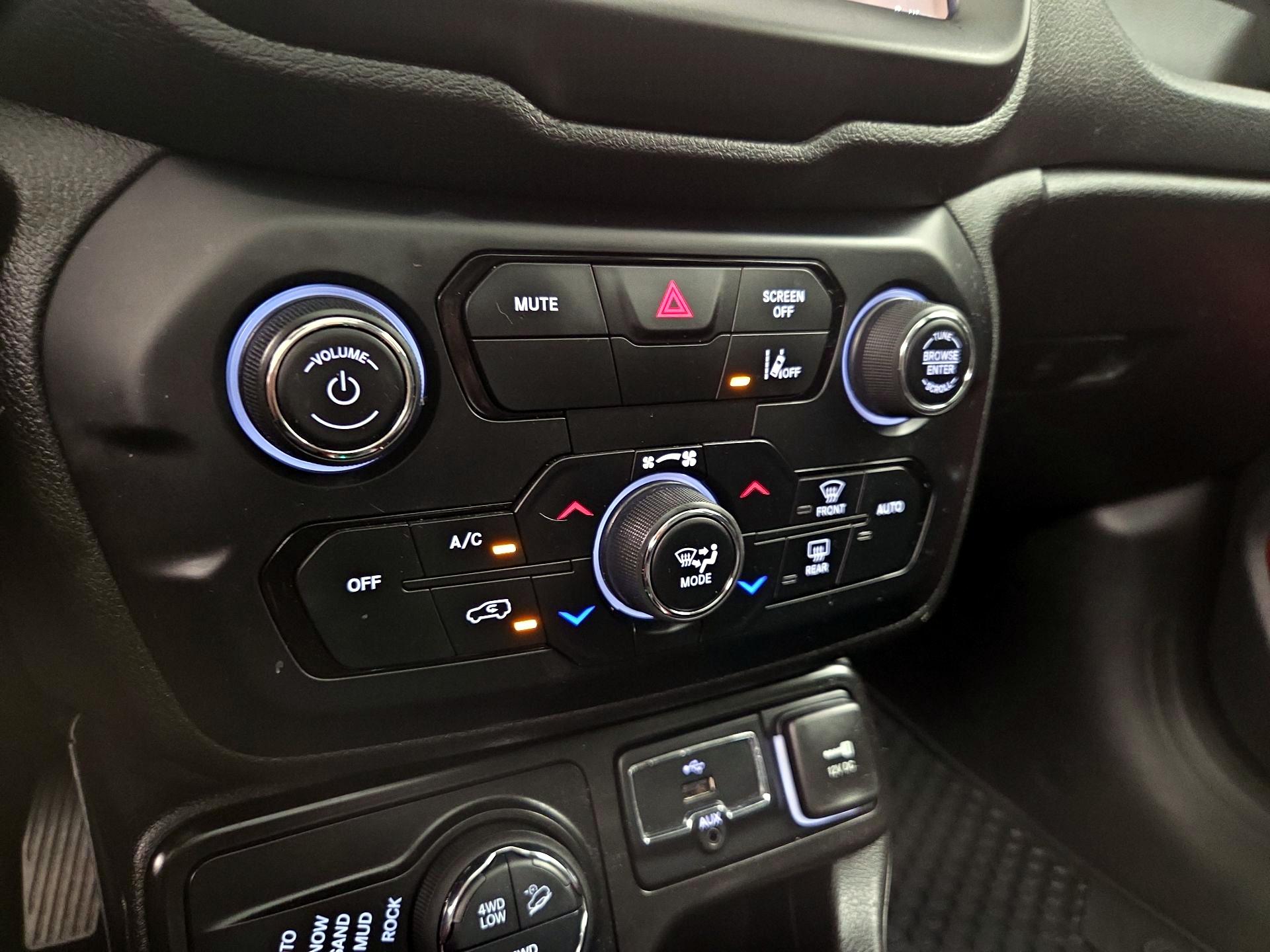 Thumbnail: 2022 Jeep Renegade - 17