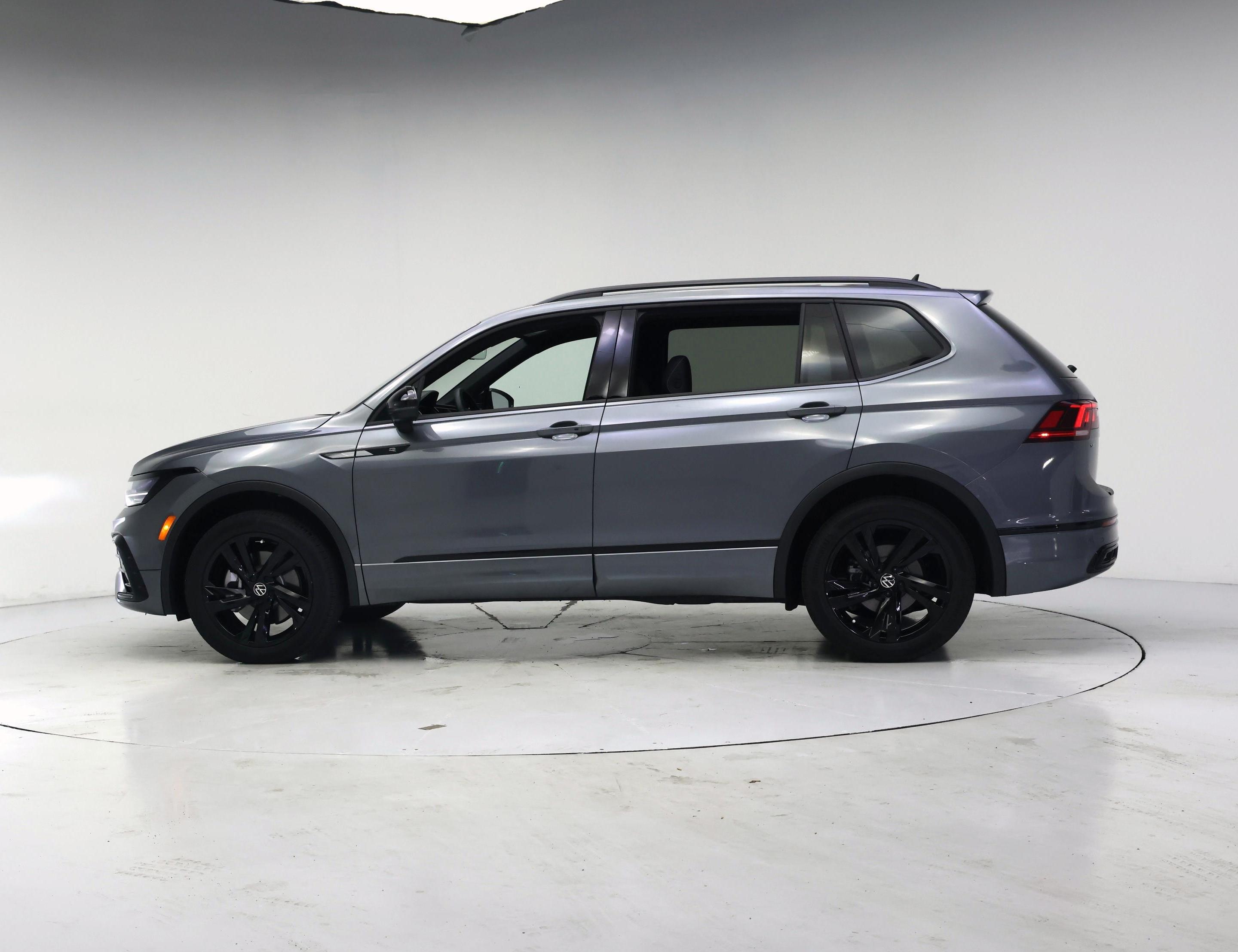 Thumbnail: 2024 Volkswagen Tiguan - 3