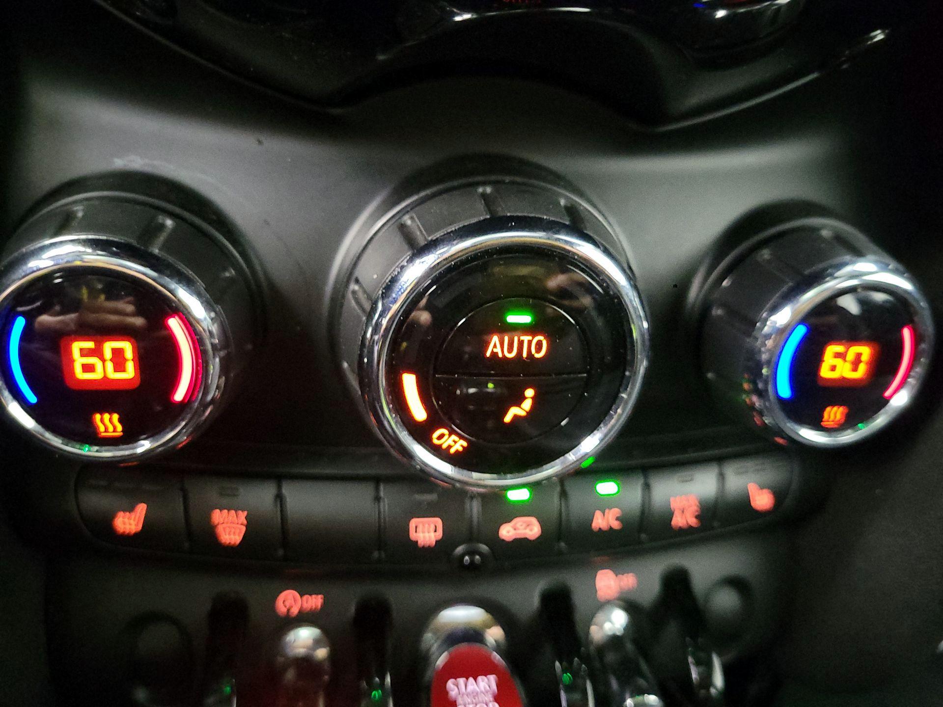 Thumbnail: 2019 MINI Cooper Hardtop - 16