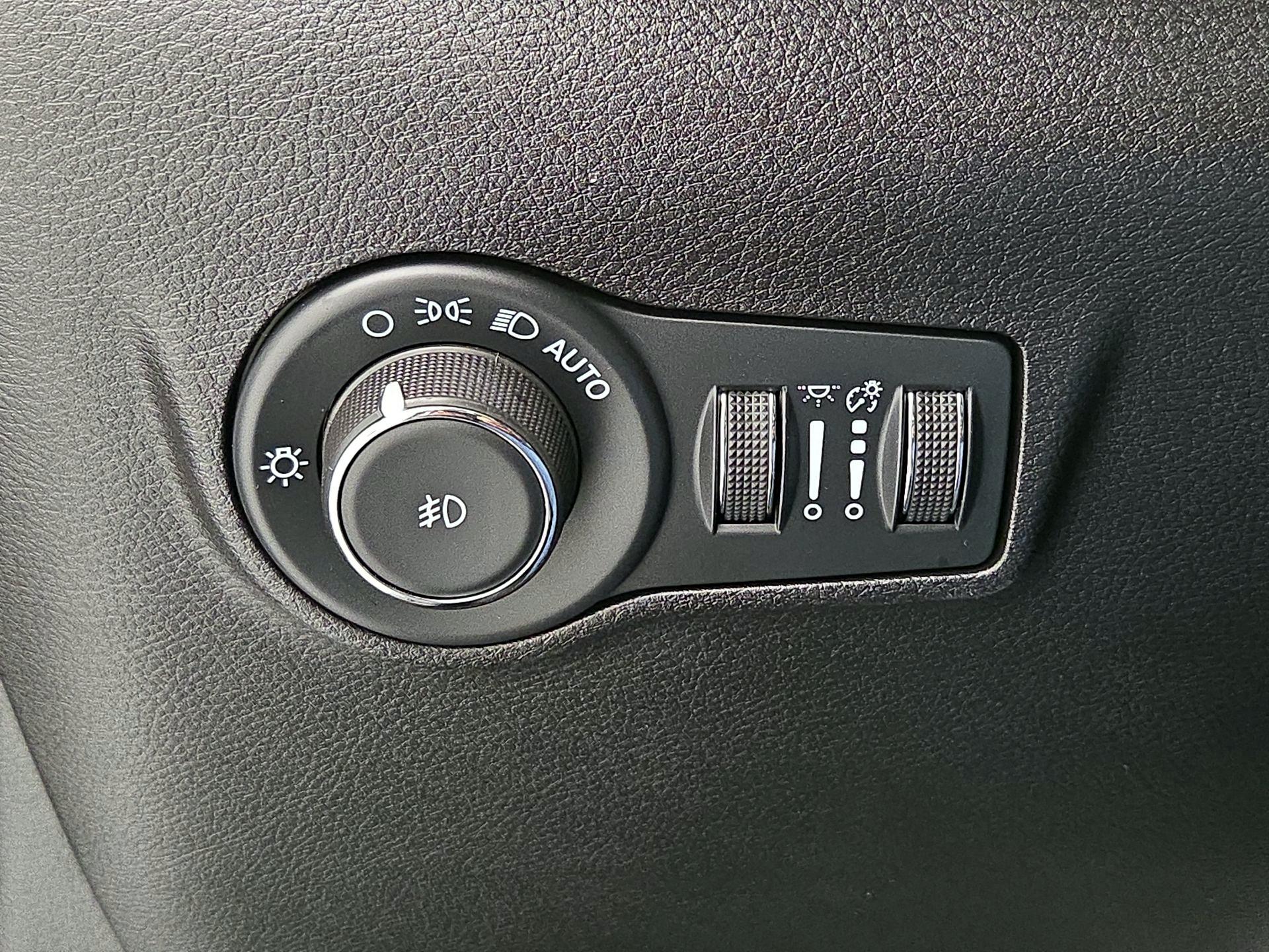 Thumbnail: 2022 Jeep Compass - 13