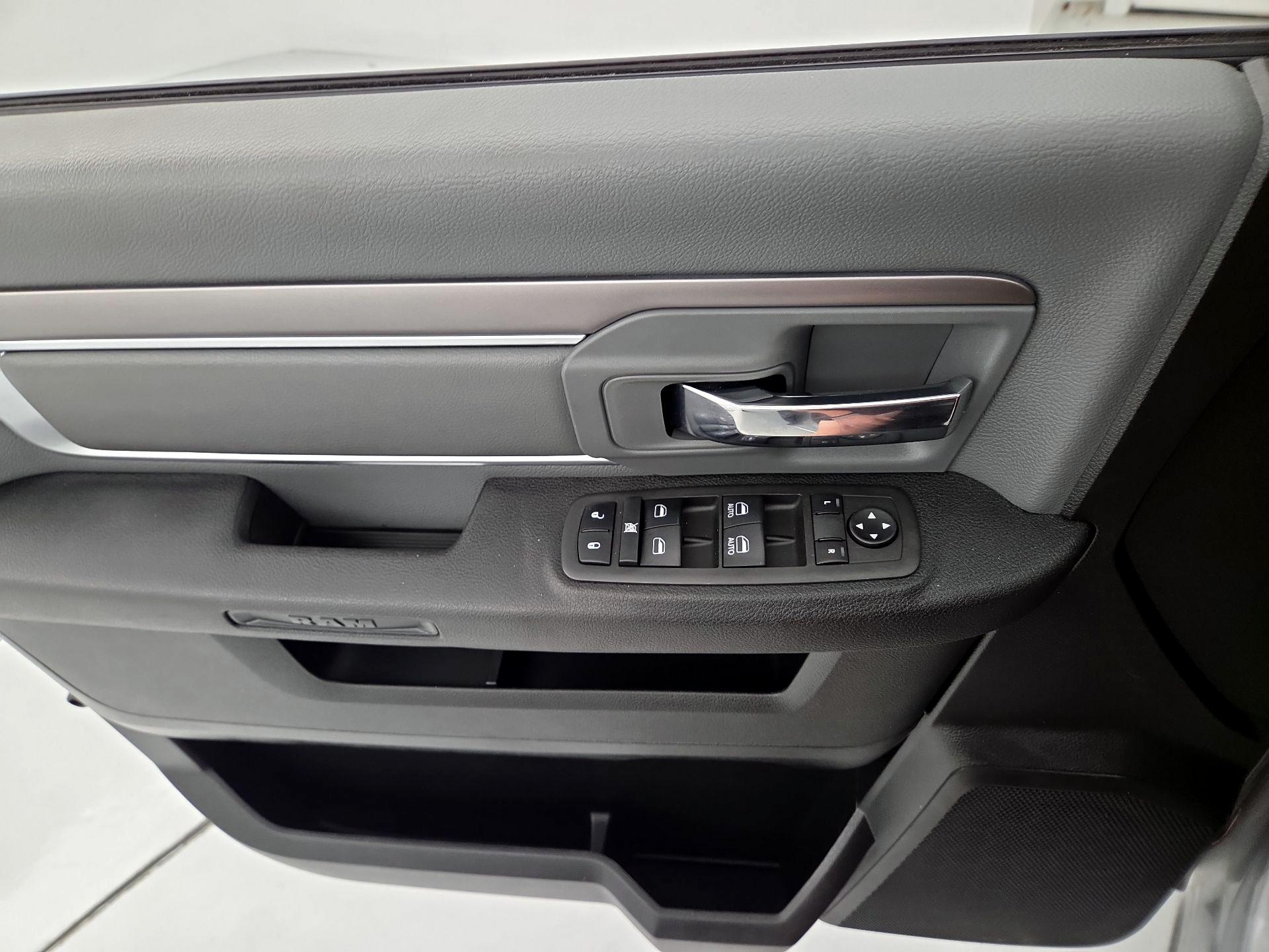 Thumbnail: 2022 RAM 1500 Classic - 12