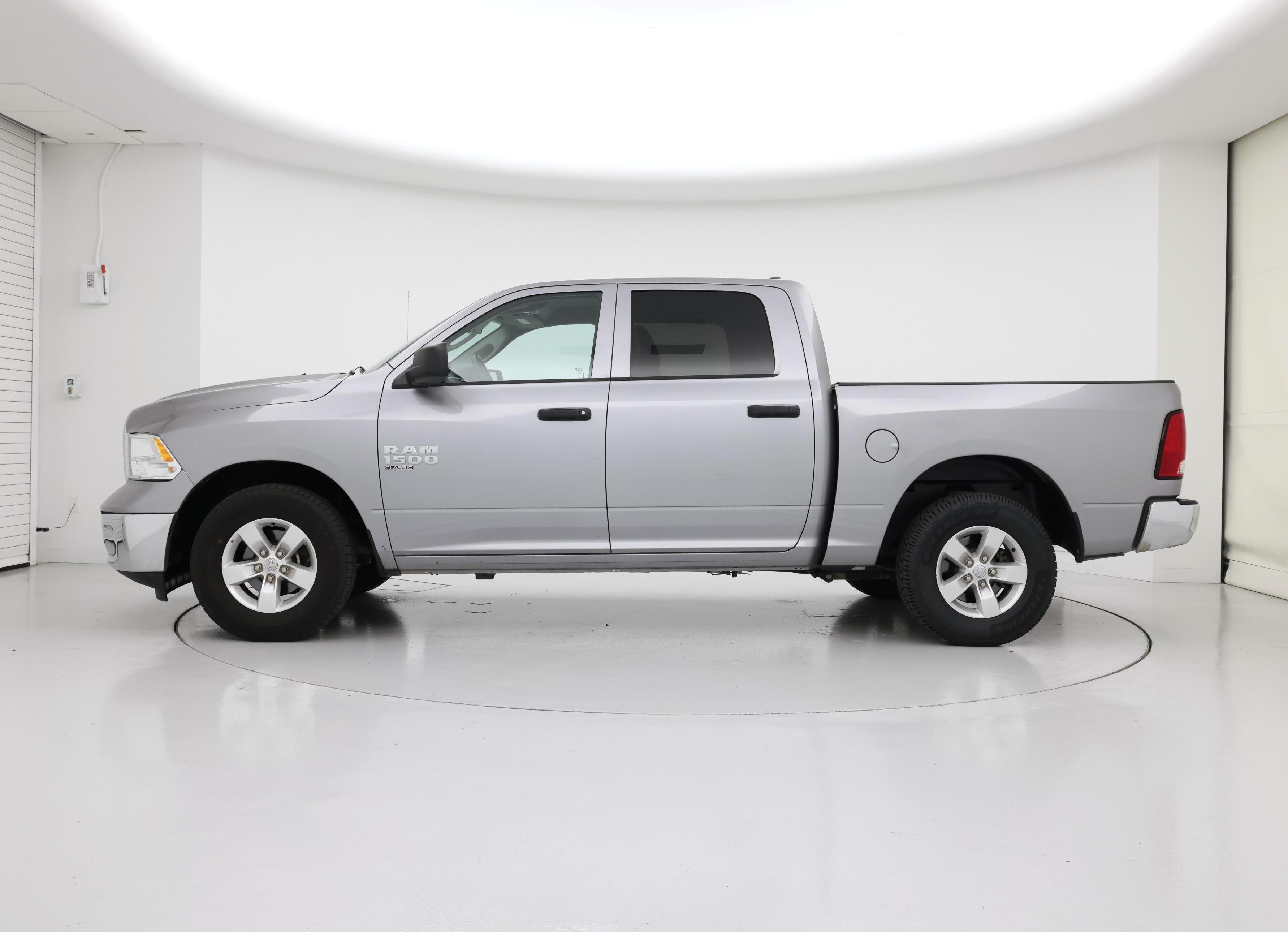 Thumbnail: 2022 RAM 1500 Classic - 3